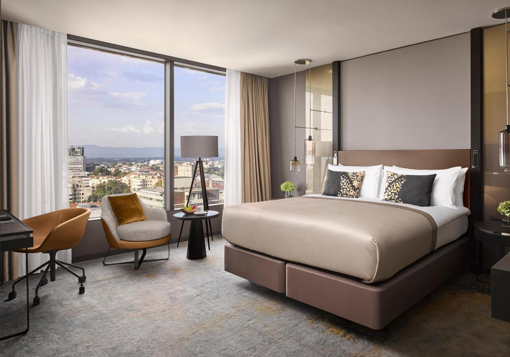 Classic King Room - High Floor photo 1