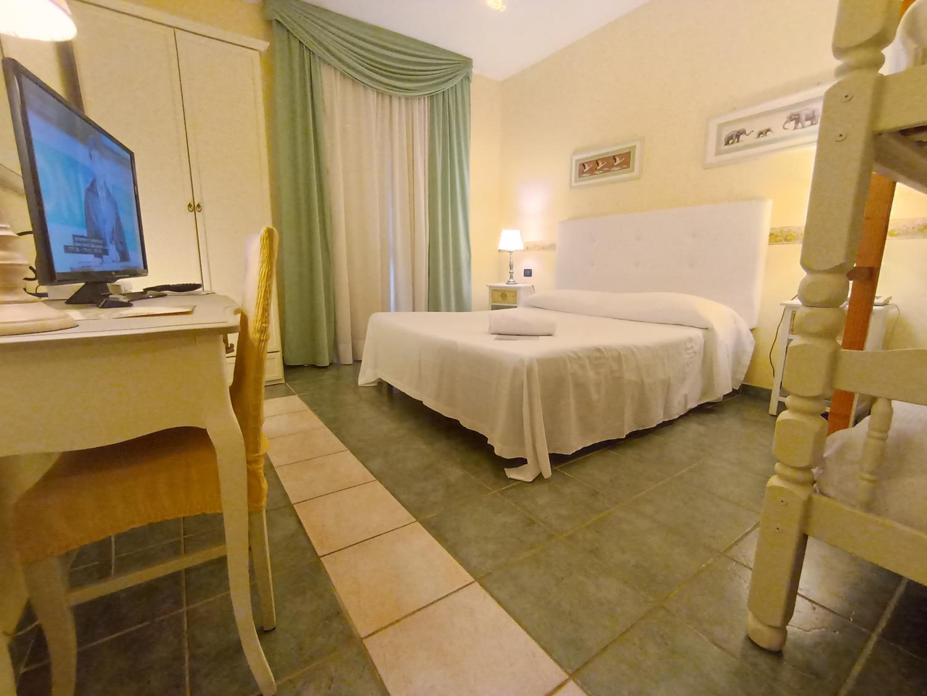 Quadruple Room photo 2