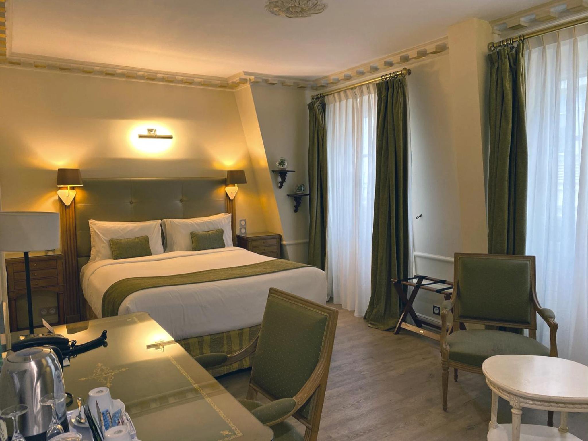 Deluxe Queen Room