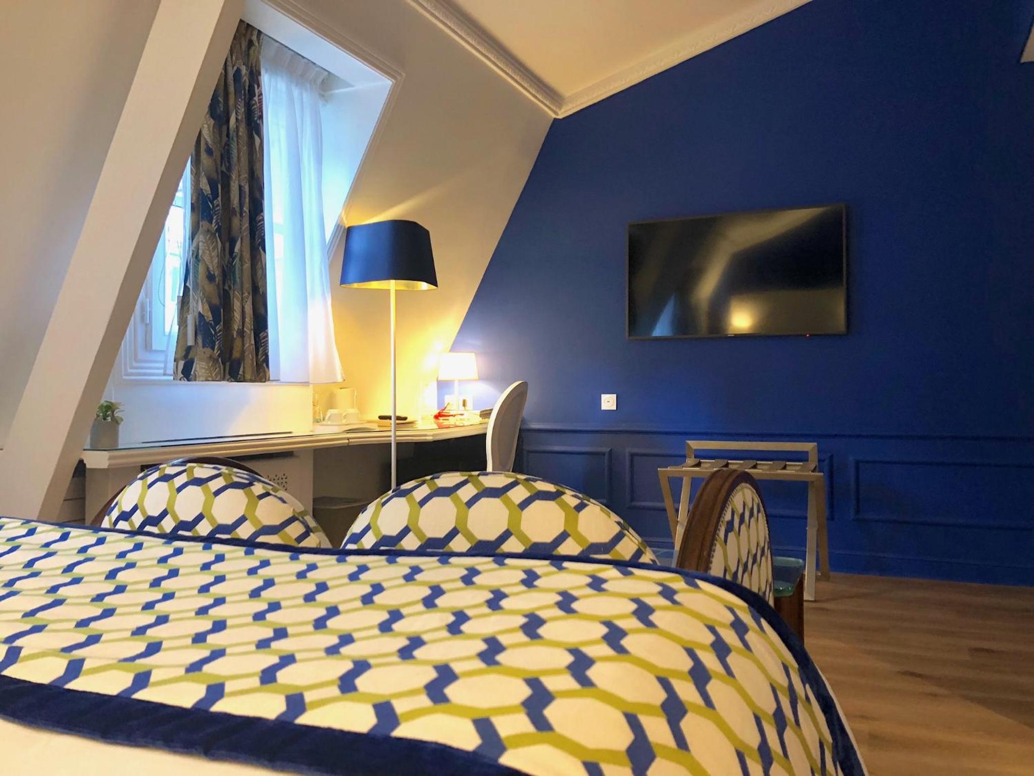 Deluxe Queen Room