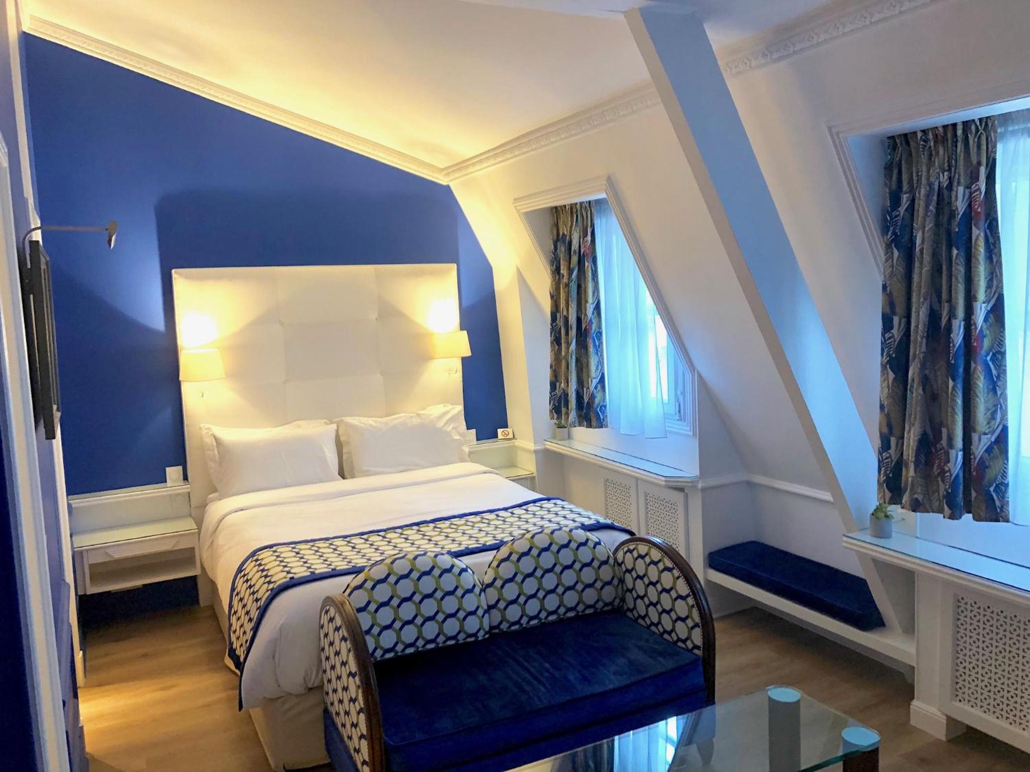 Deluxe Queen Room