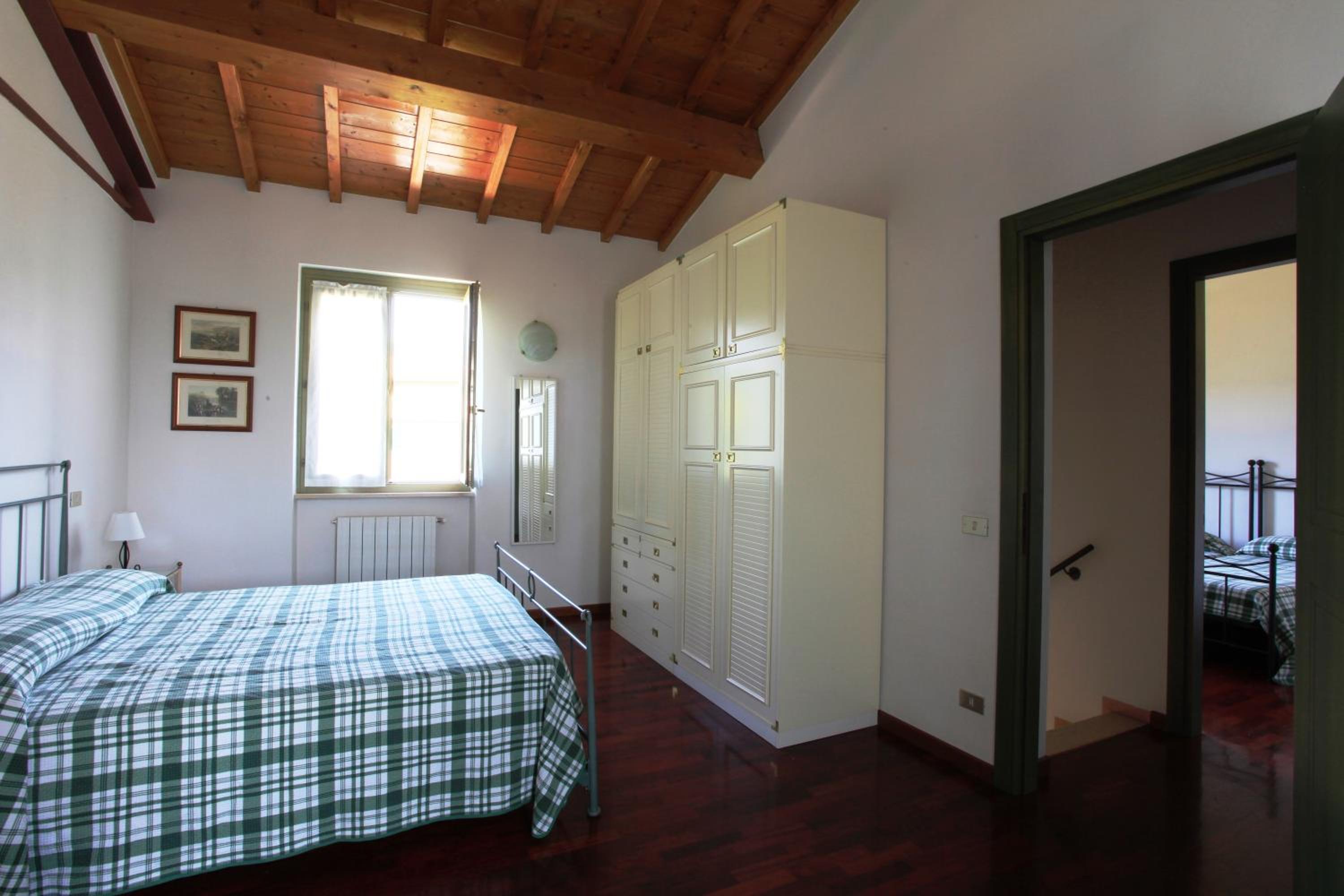 Two-Bedroom Apartment (4 Adults + 2 Children) - Split Level photo 3