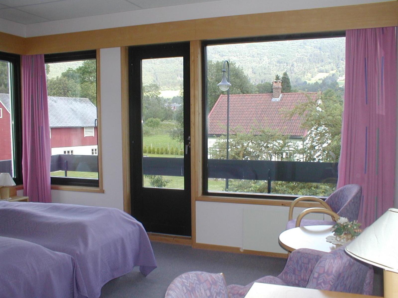 Standard Twin Room with Mountain View - Photo 4