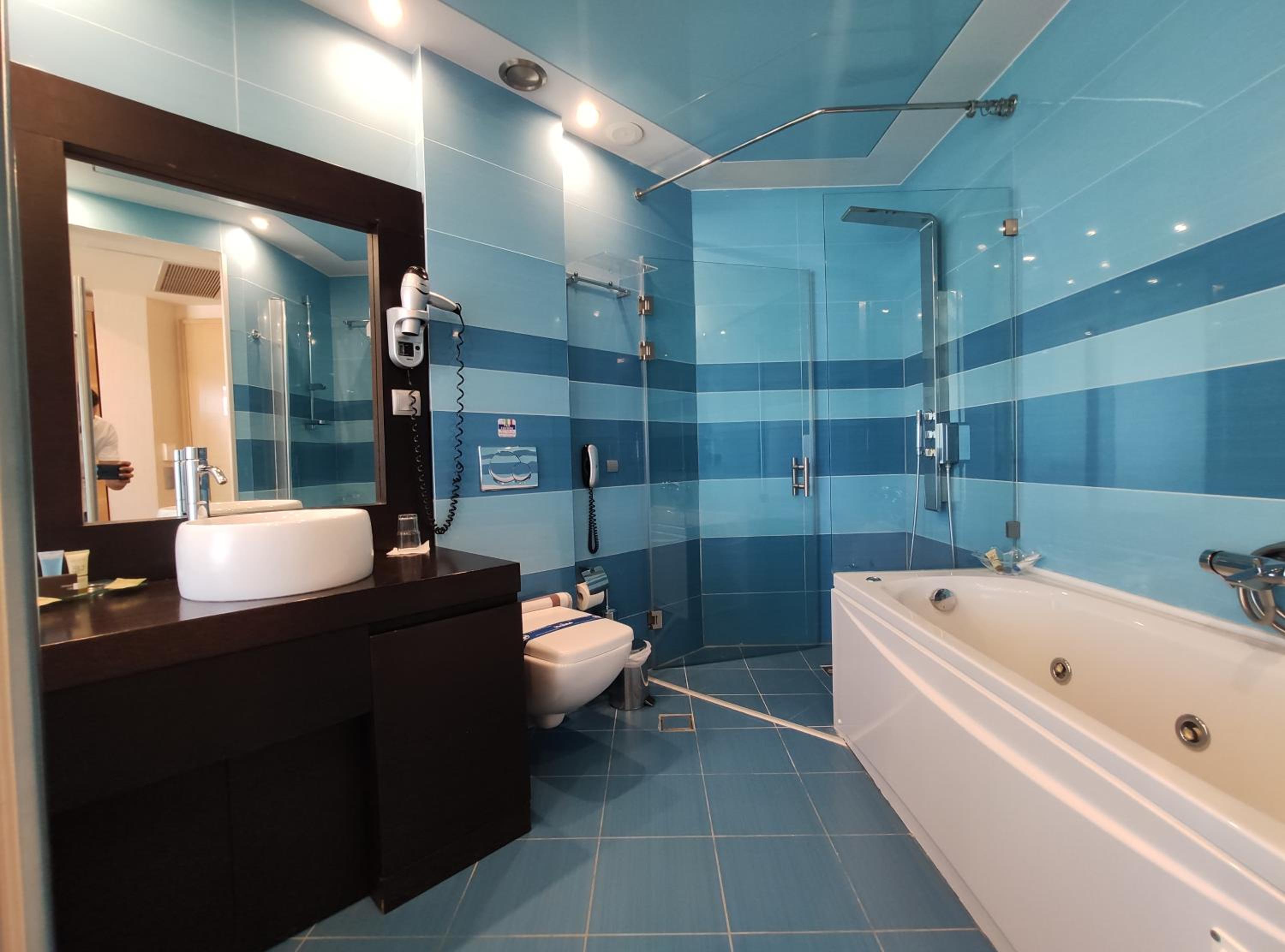 Standard Room with Sea View - Photo 13