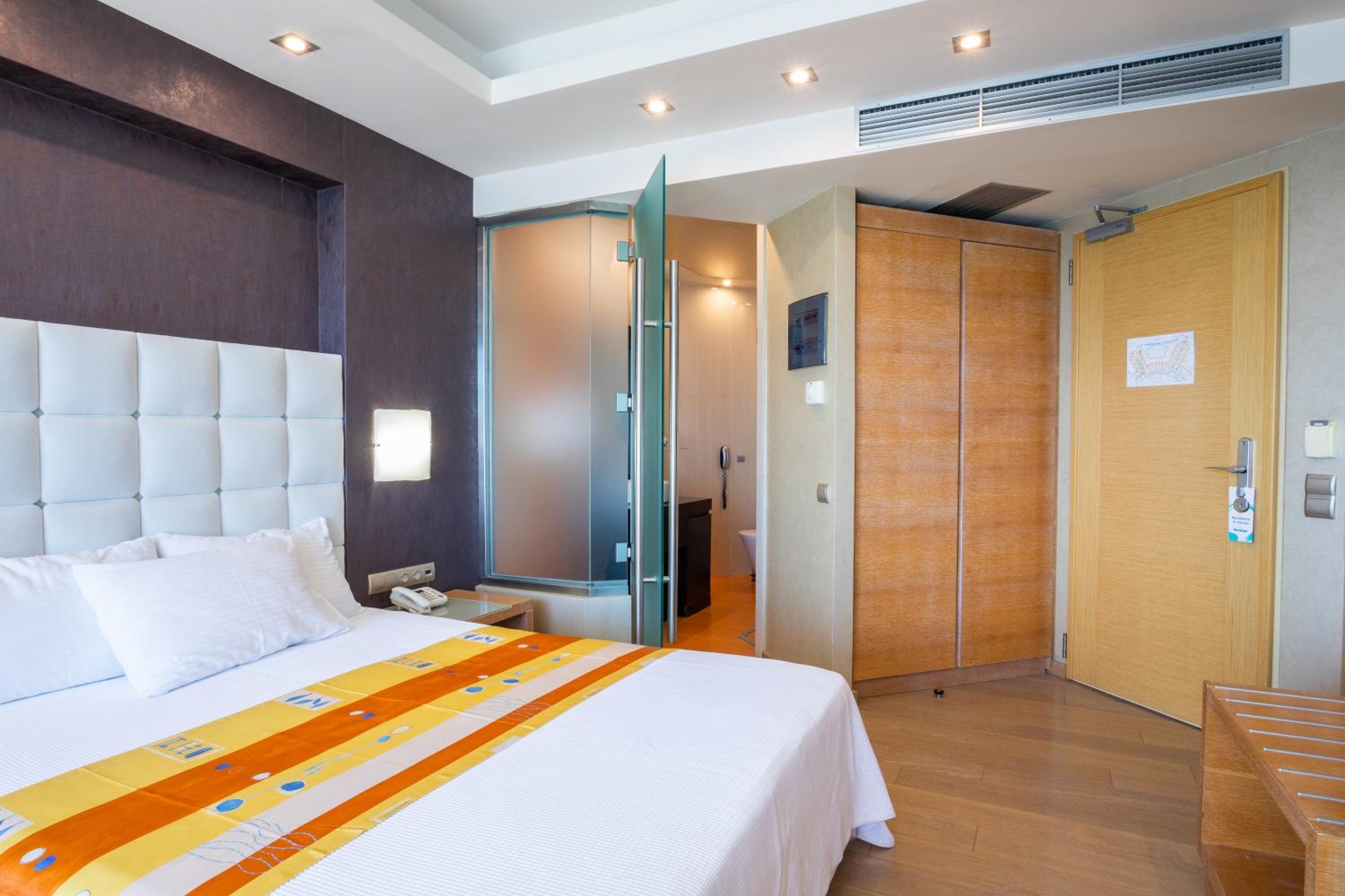 Standard Room with Sea View - Photo 2