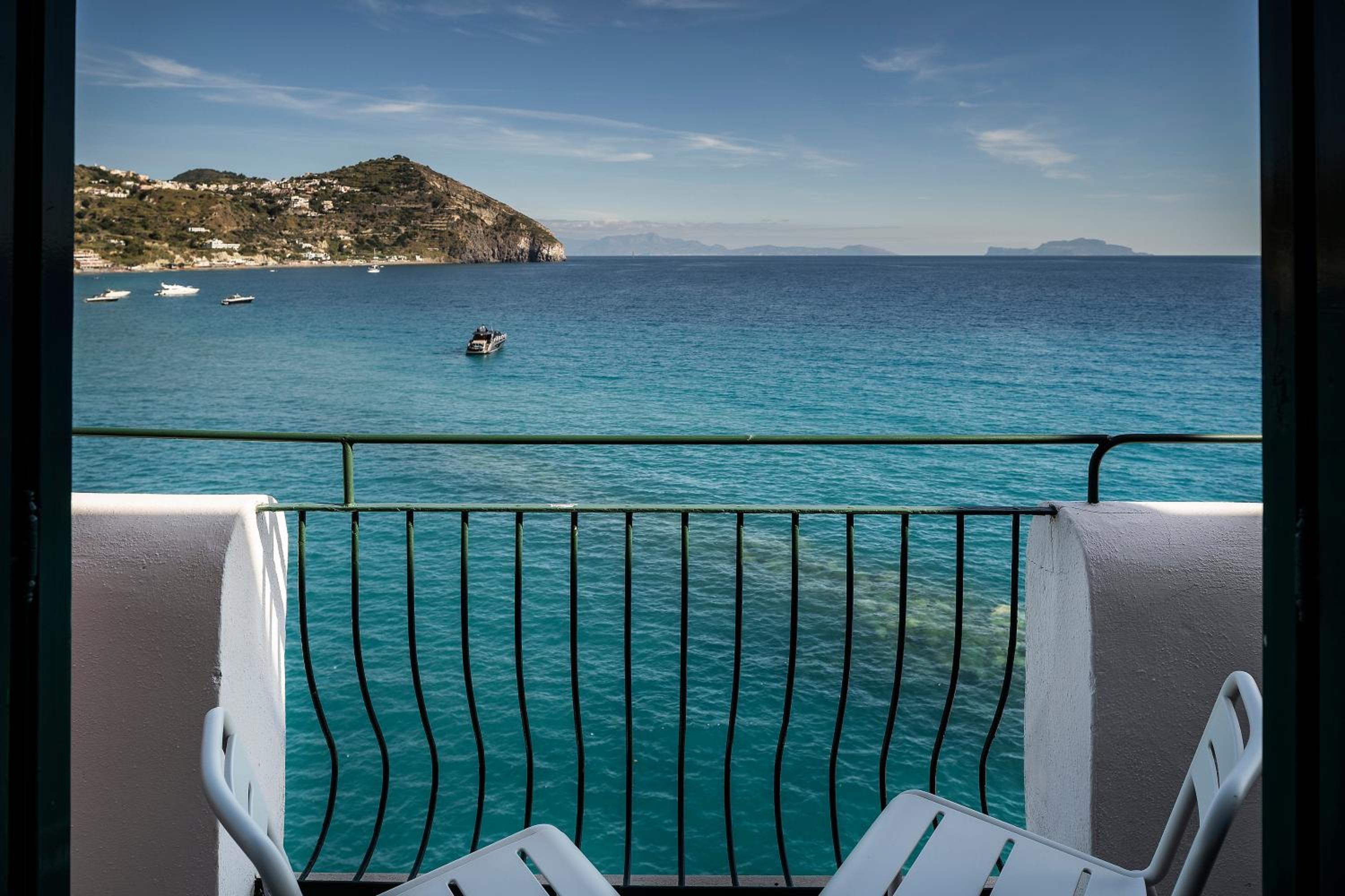Junior Suite with Balcony and Terrace and Sea View - Photo 5