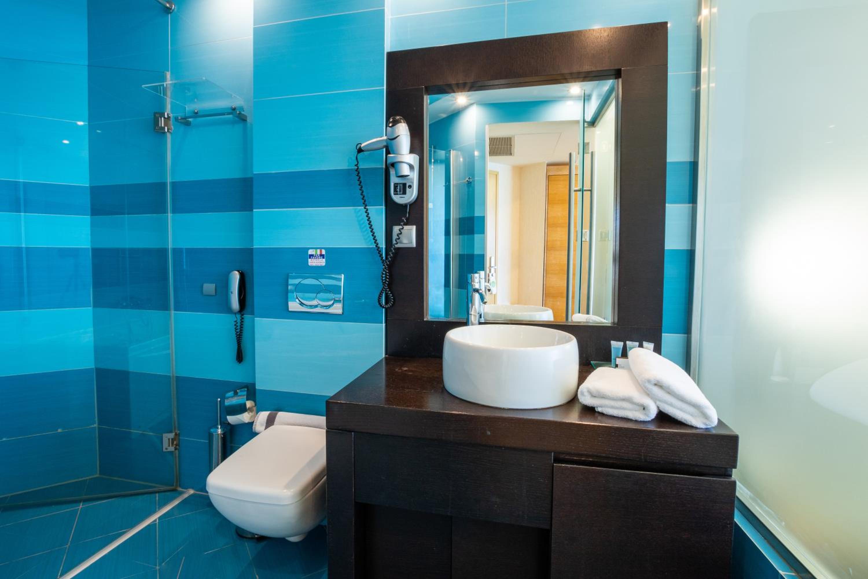 Standard Room with Sea View - Photo 10