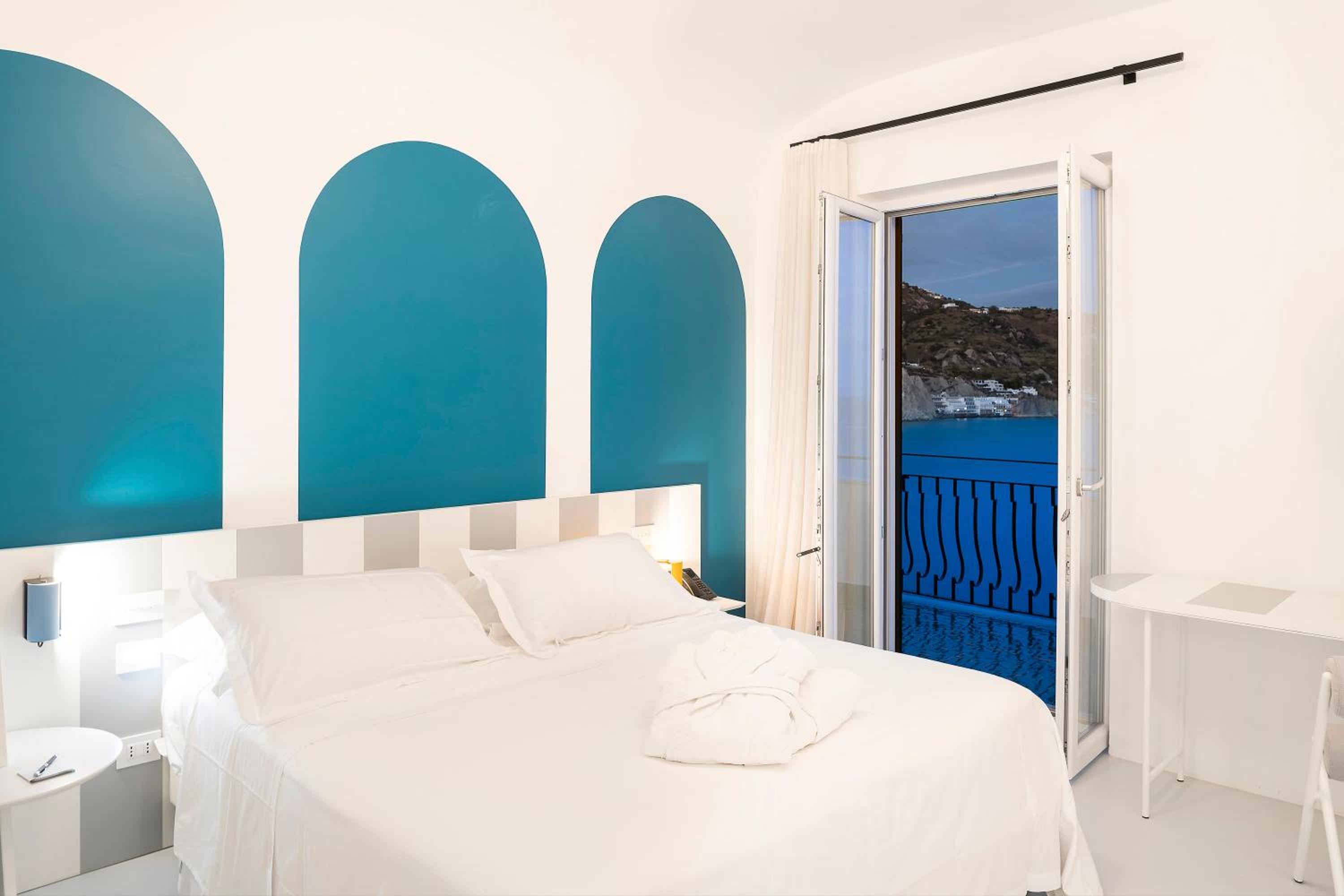 Junior Suite with Balcony and Terrace and Sea View - Photo 2