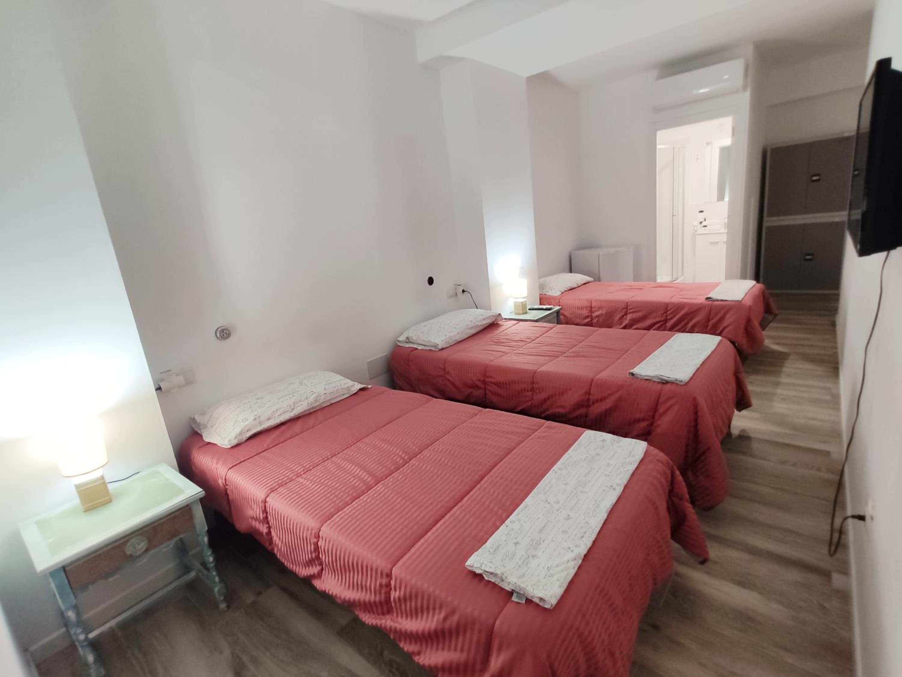 Triple Room with Private Bathroom - Photo 1