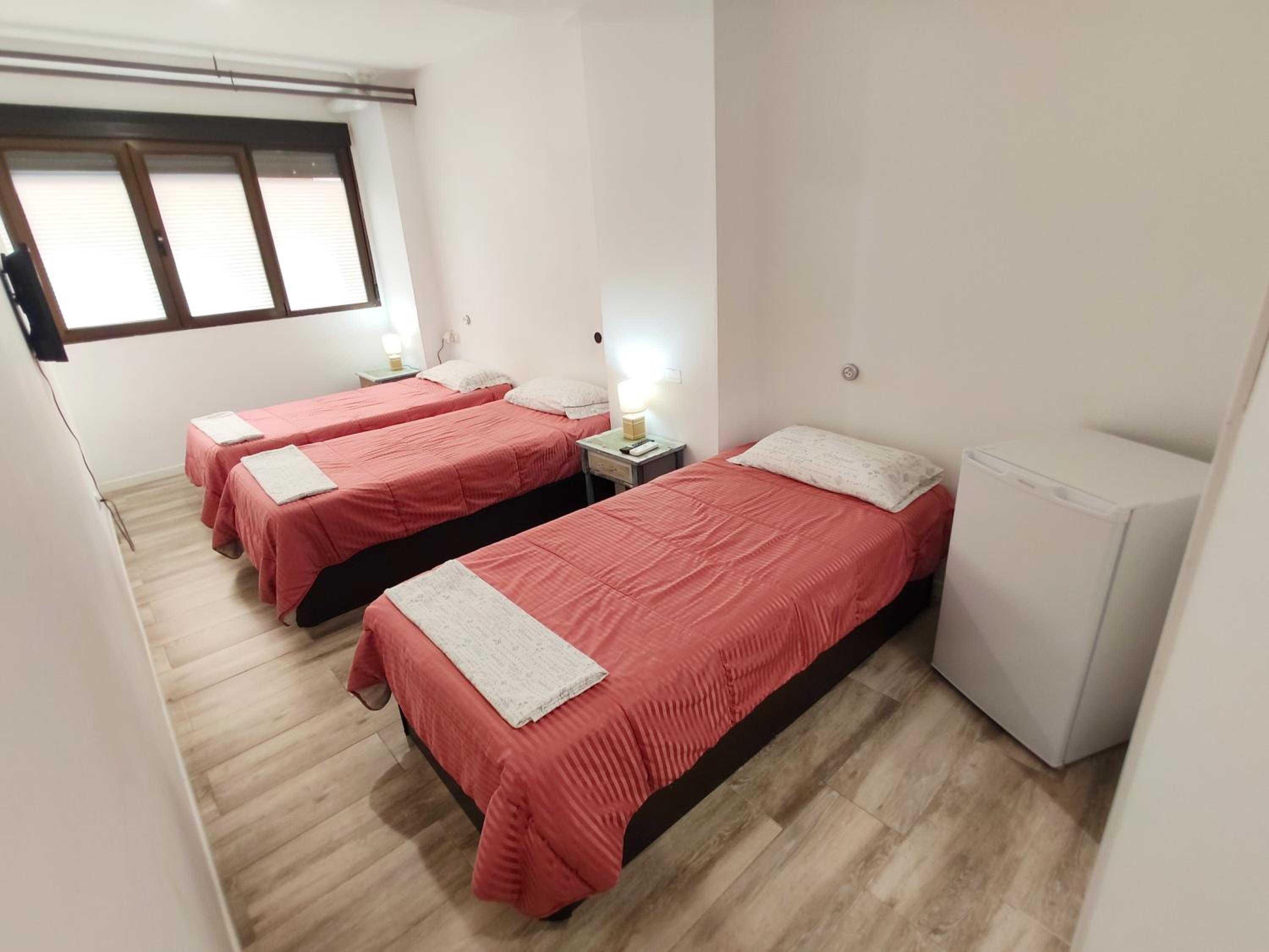 Triple Room with Private Bathroom - Photo 4