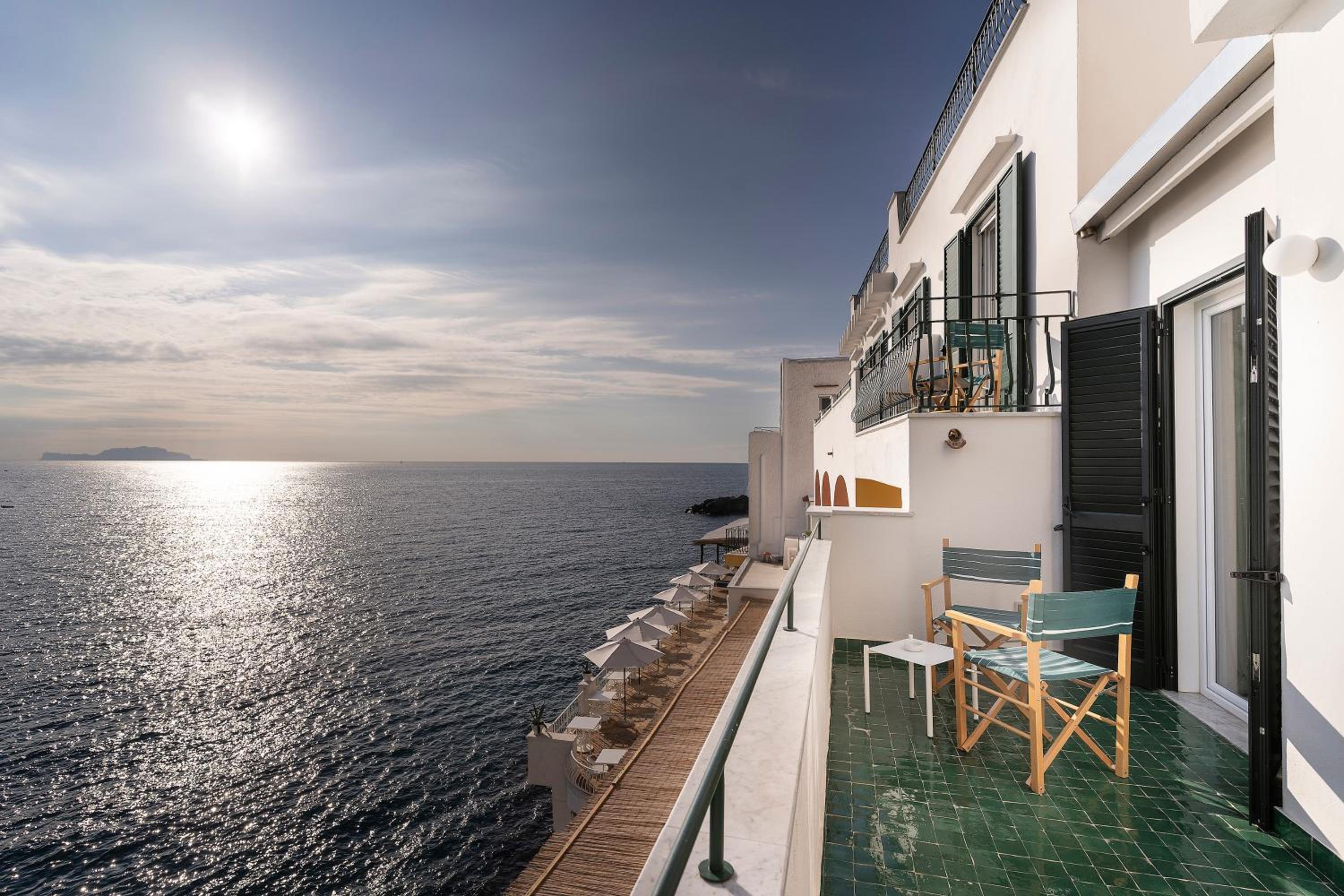 Junior Suite with Balcony and Terrace and Sea View - Photo 8