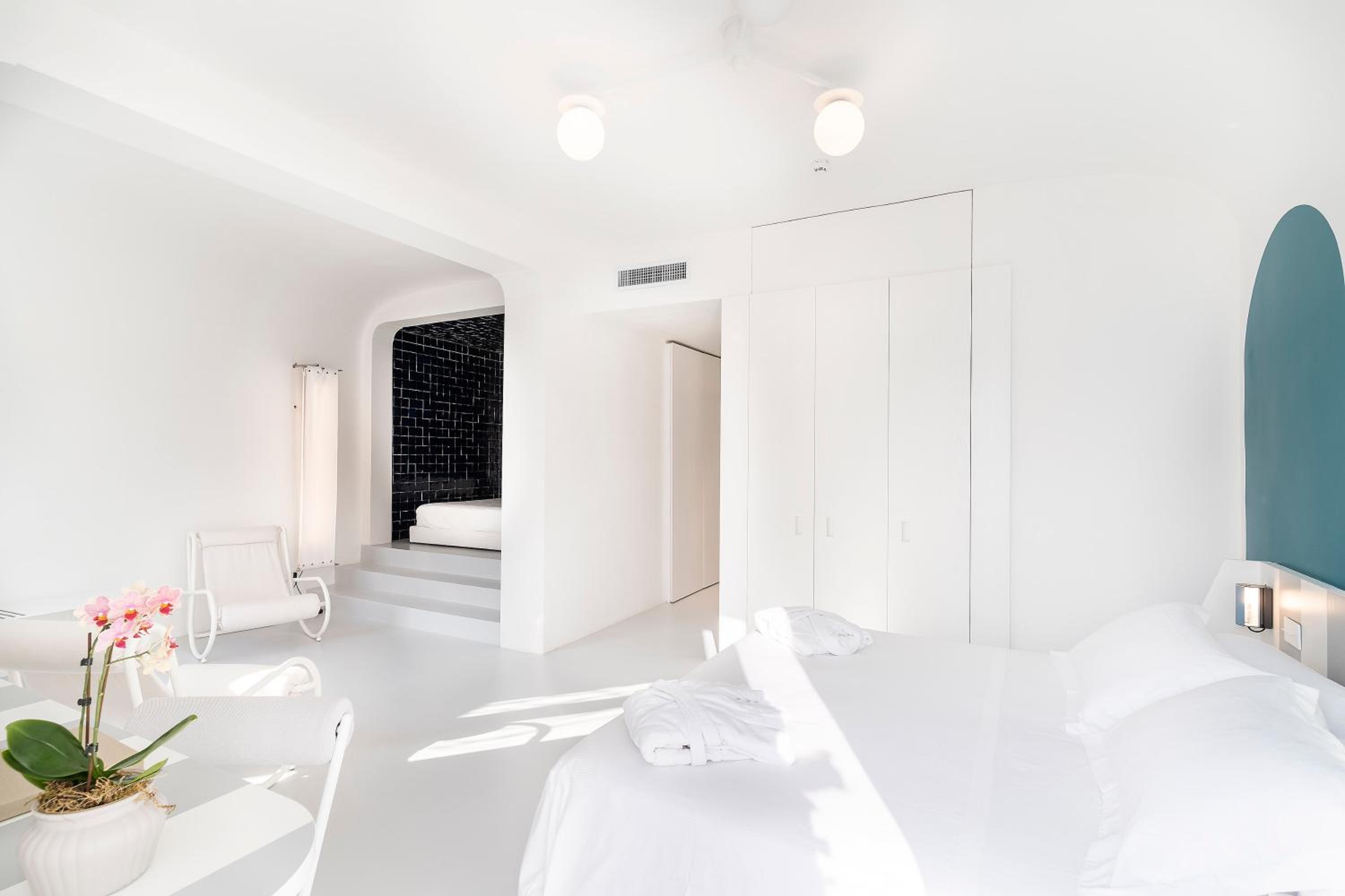 Junior Suite with Balcony and Terrace and Sea View - Photo 10