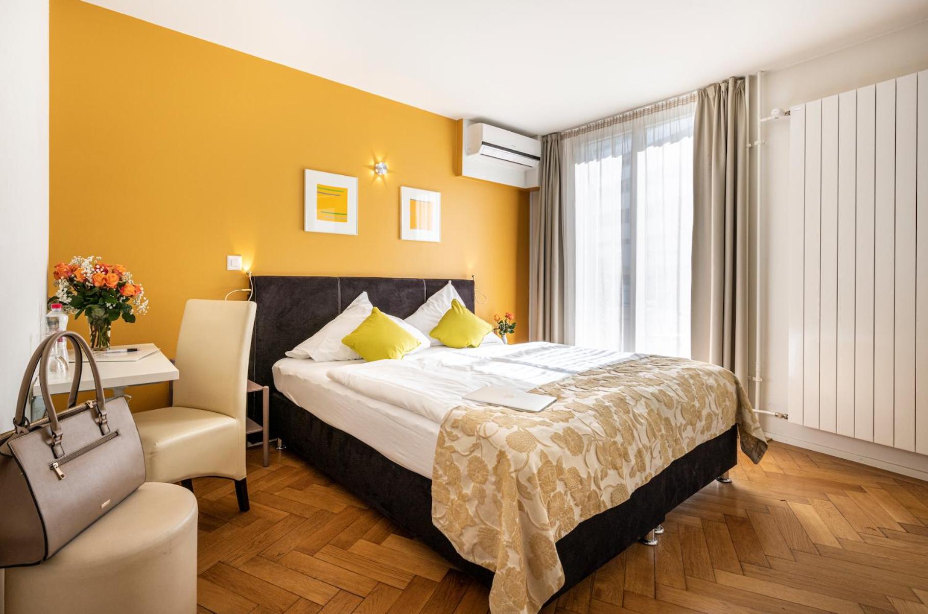 Double Room - Photo 3