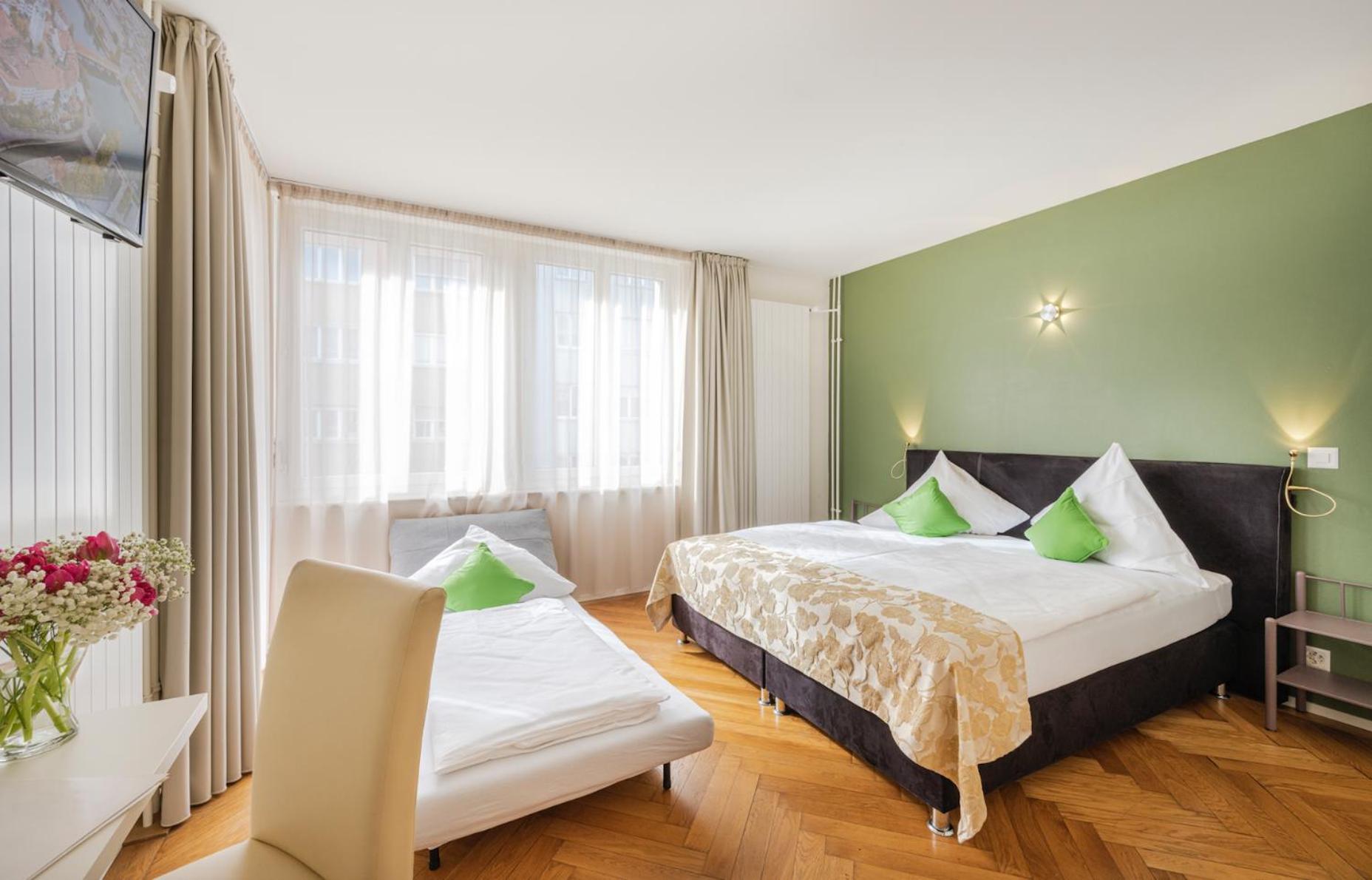 Double Room - Photo 5