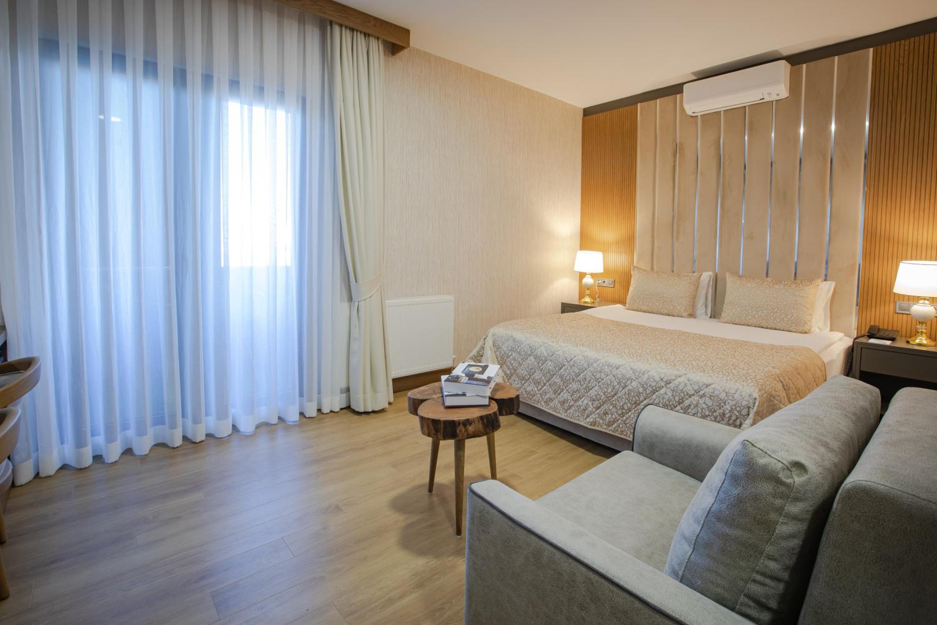Deluxe Room - Photo 1