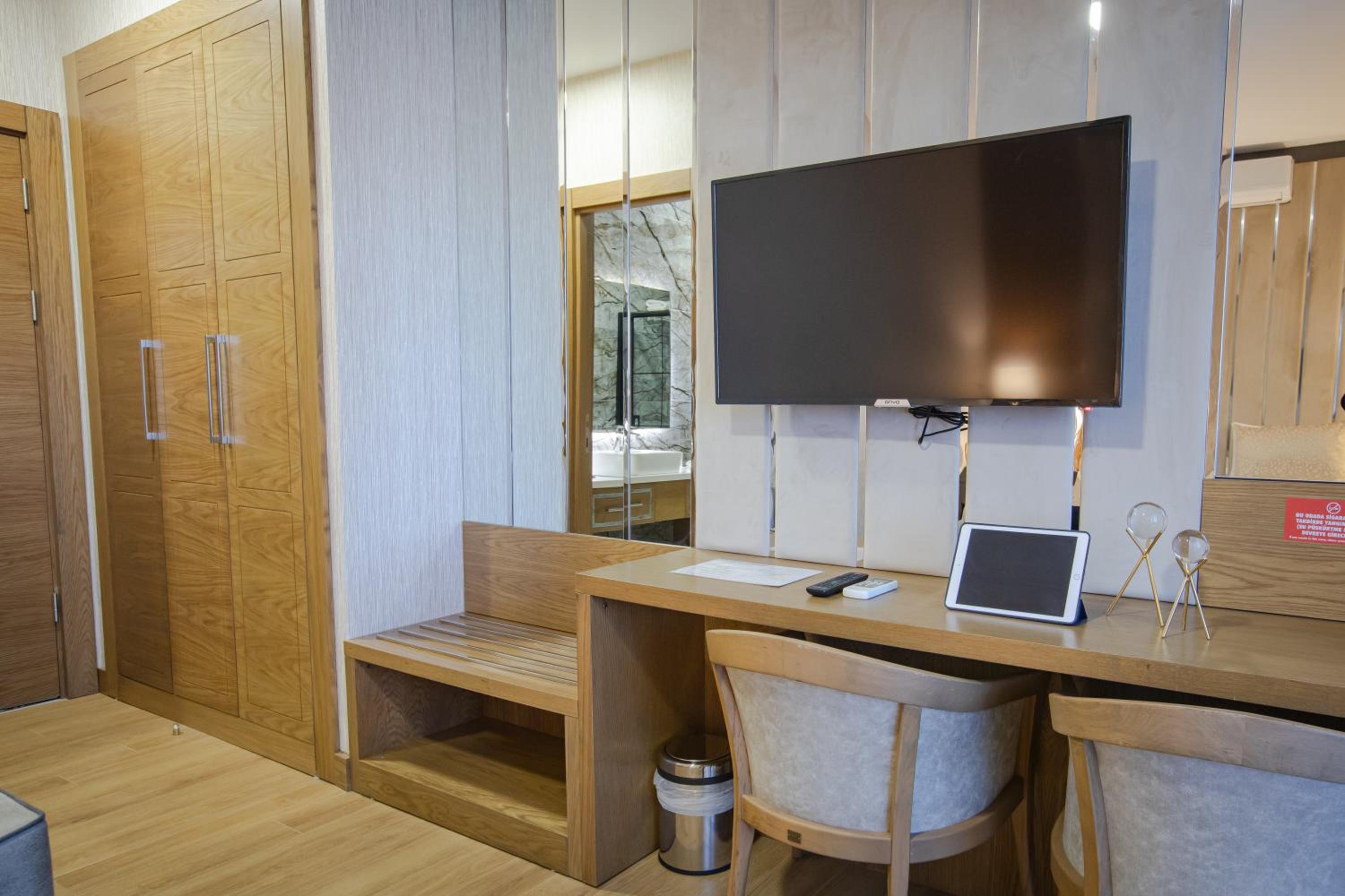 Deluxe Room - Photo 4