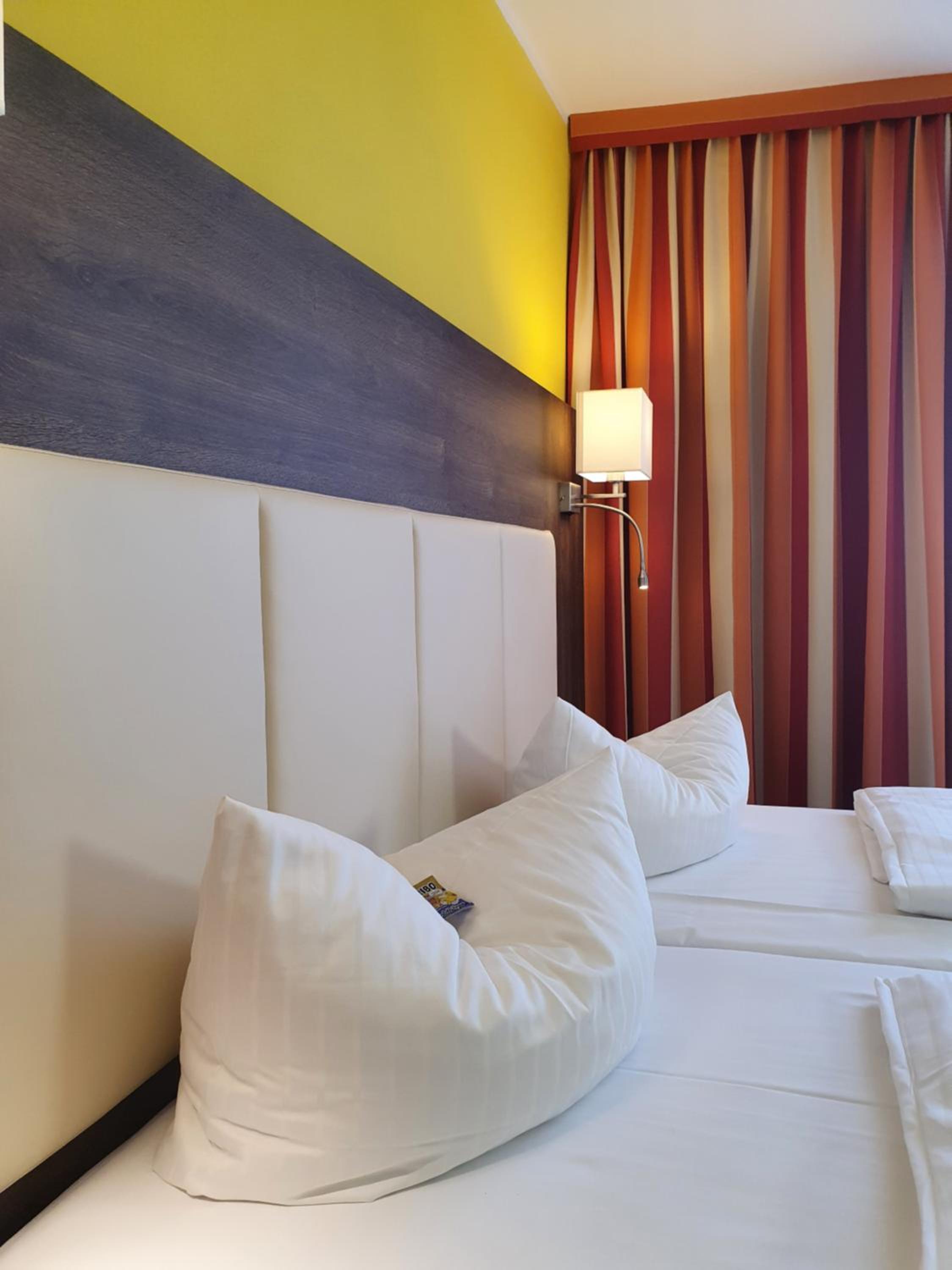 Standard Double Room - Photo 5