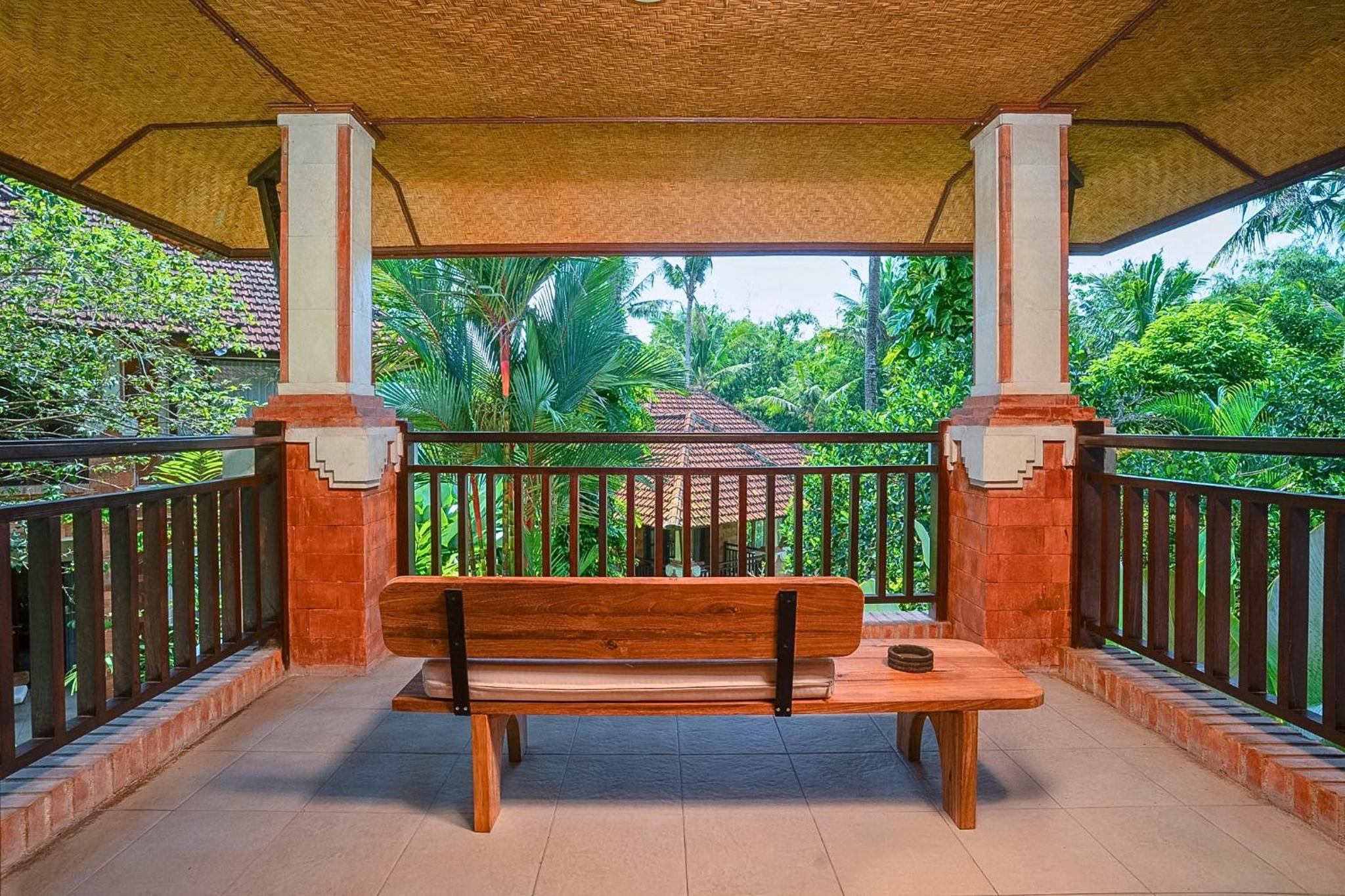 Deluxe Room with Balinese Morning Life thumbnail 6