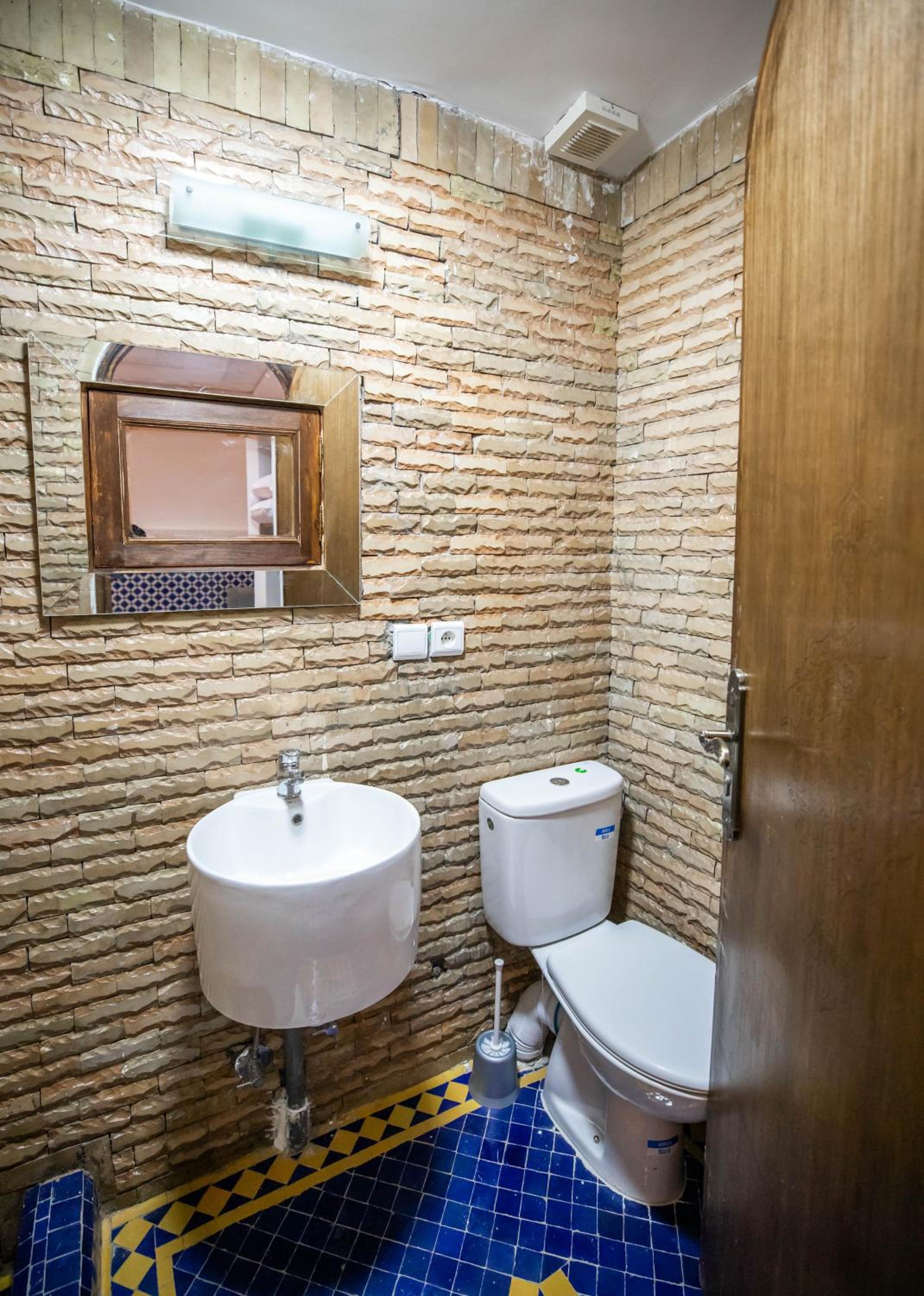 Deluxe Double or Twin Room - Photo 8