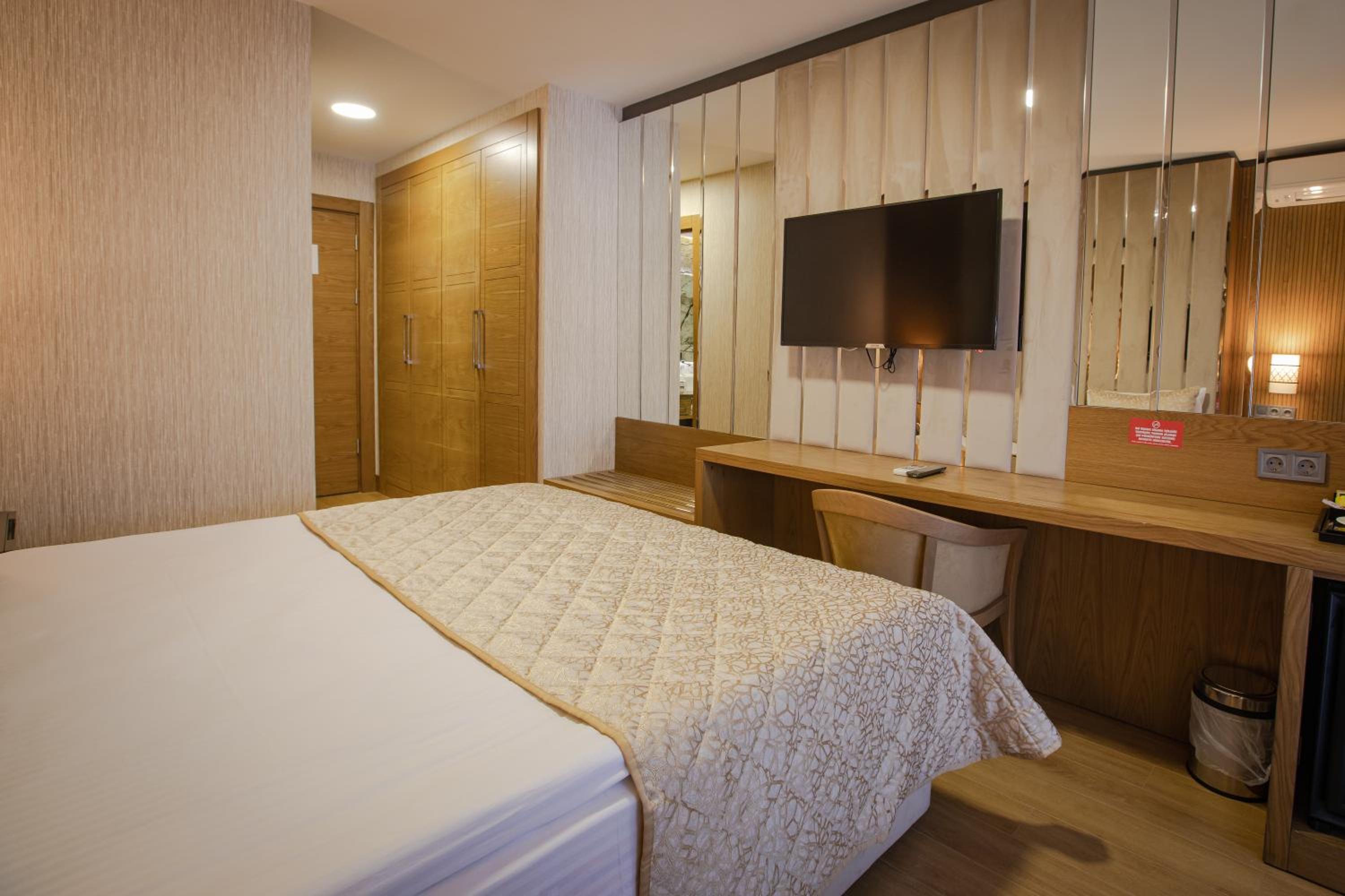 Double Room - Photo 9