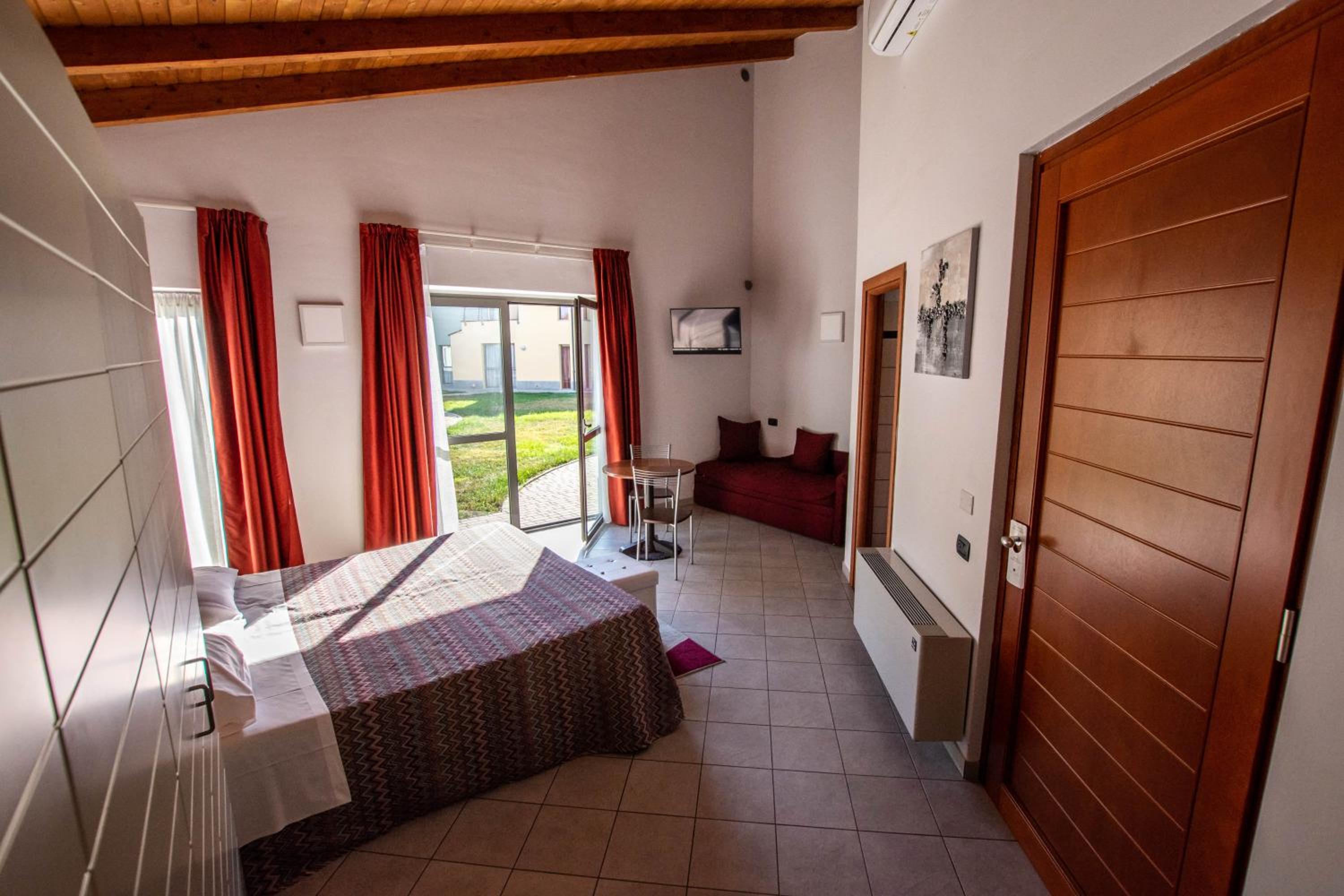 Standard Double Room - Photo 22