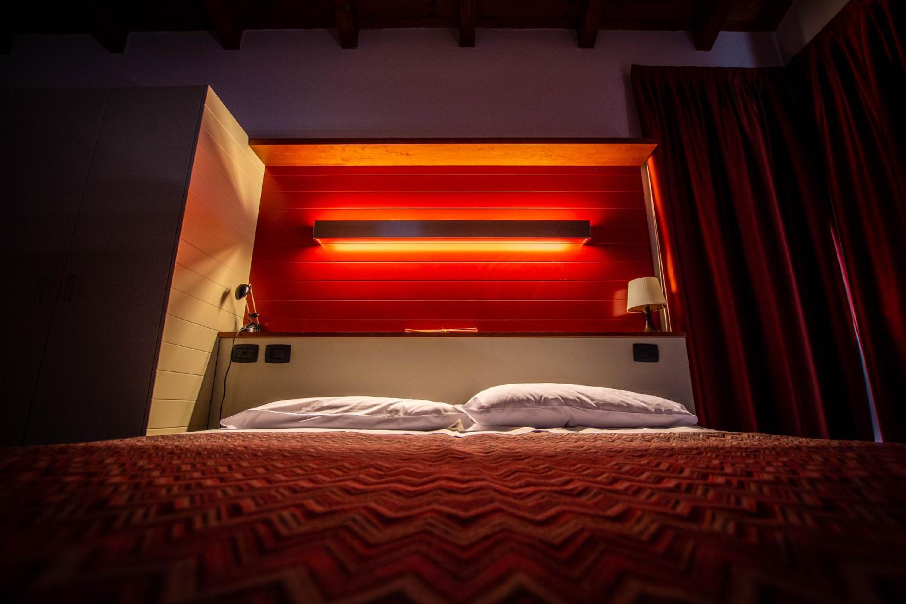 Standard Double Room - Photo 25