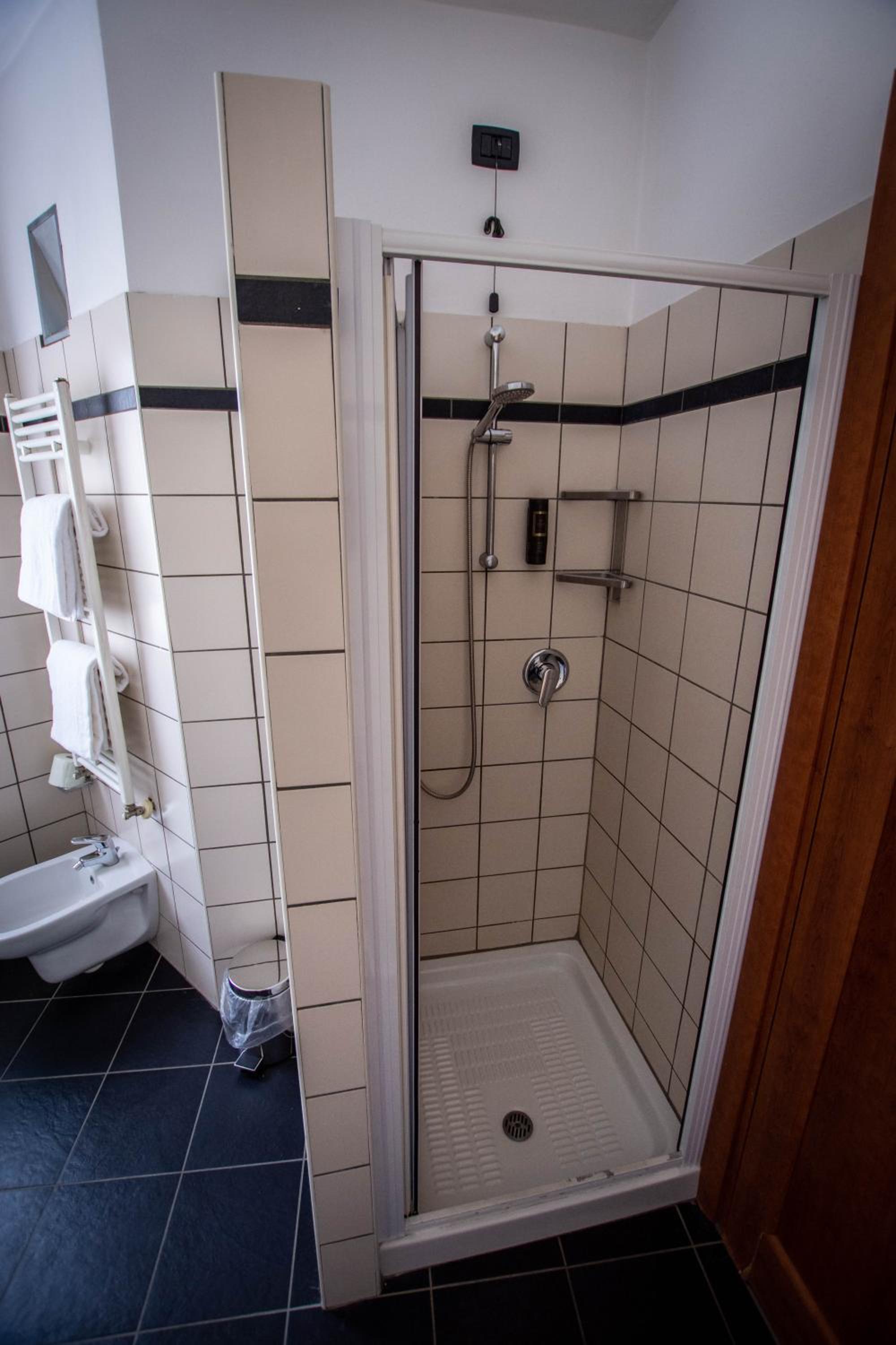 Standard Double Room - Photo 29