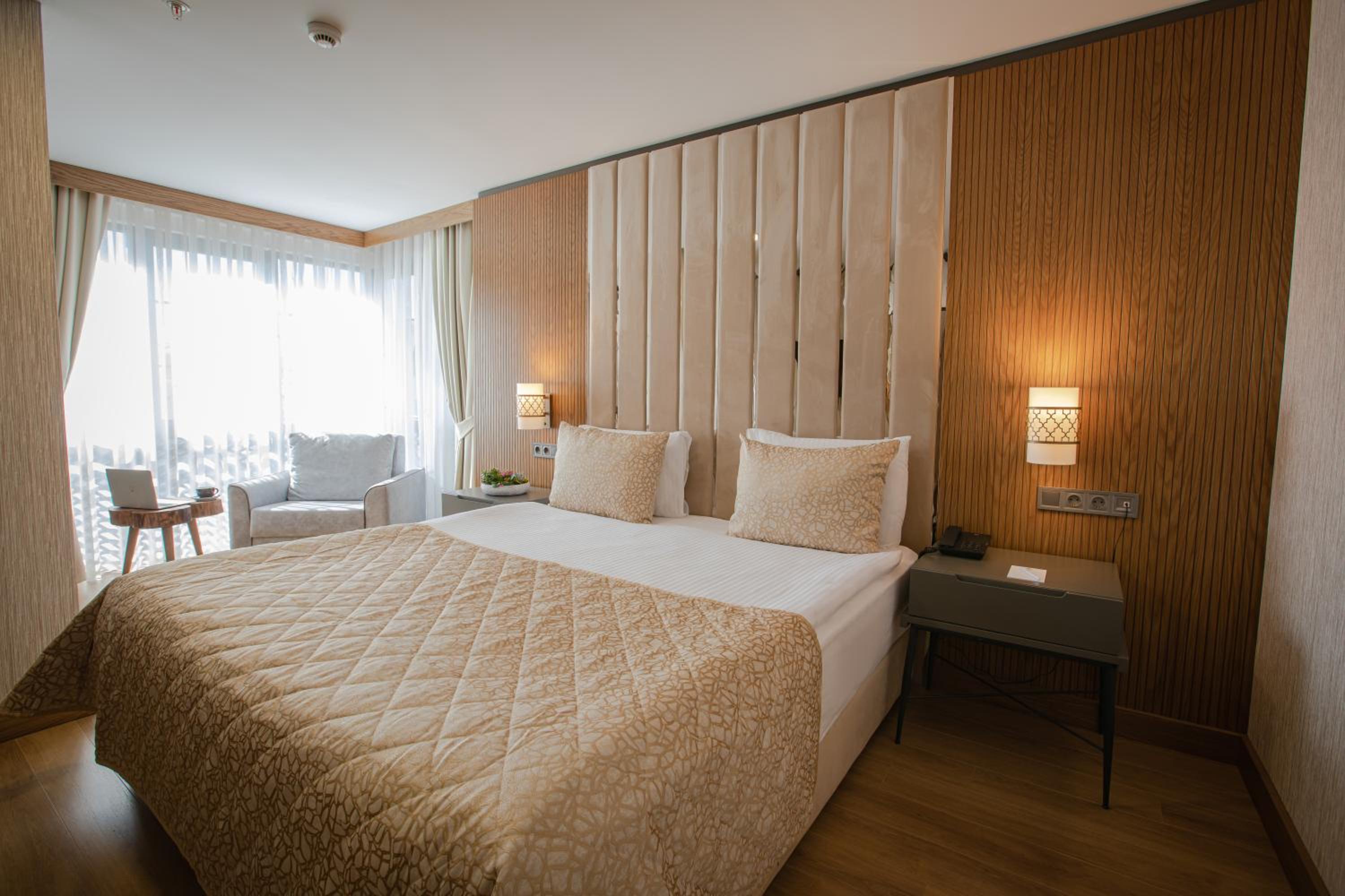 Deluxe Double Room with Balcony - Photo 3