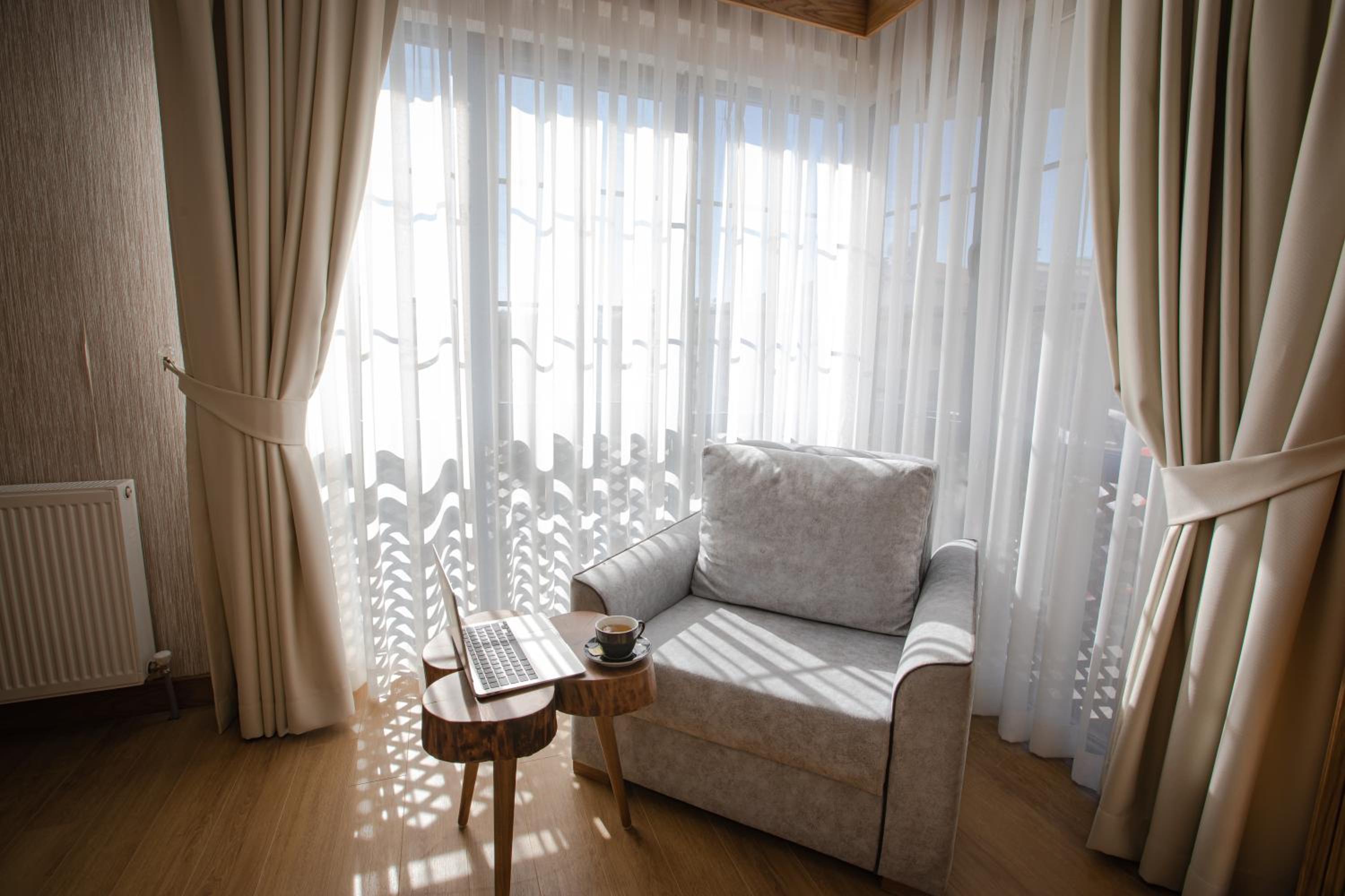 Deluxe Double Room with Balcony - Photo 5