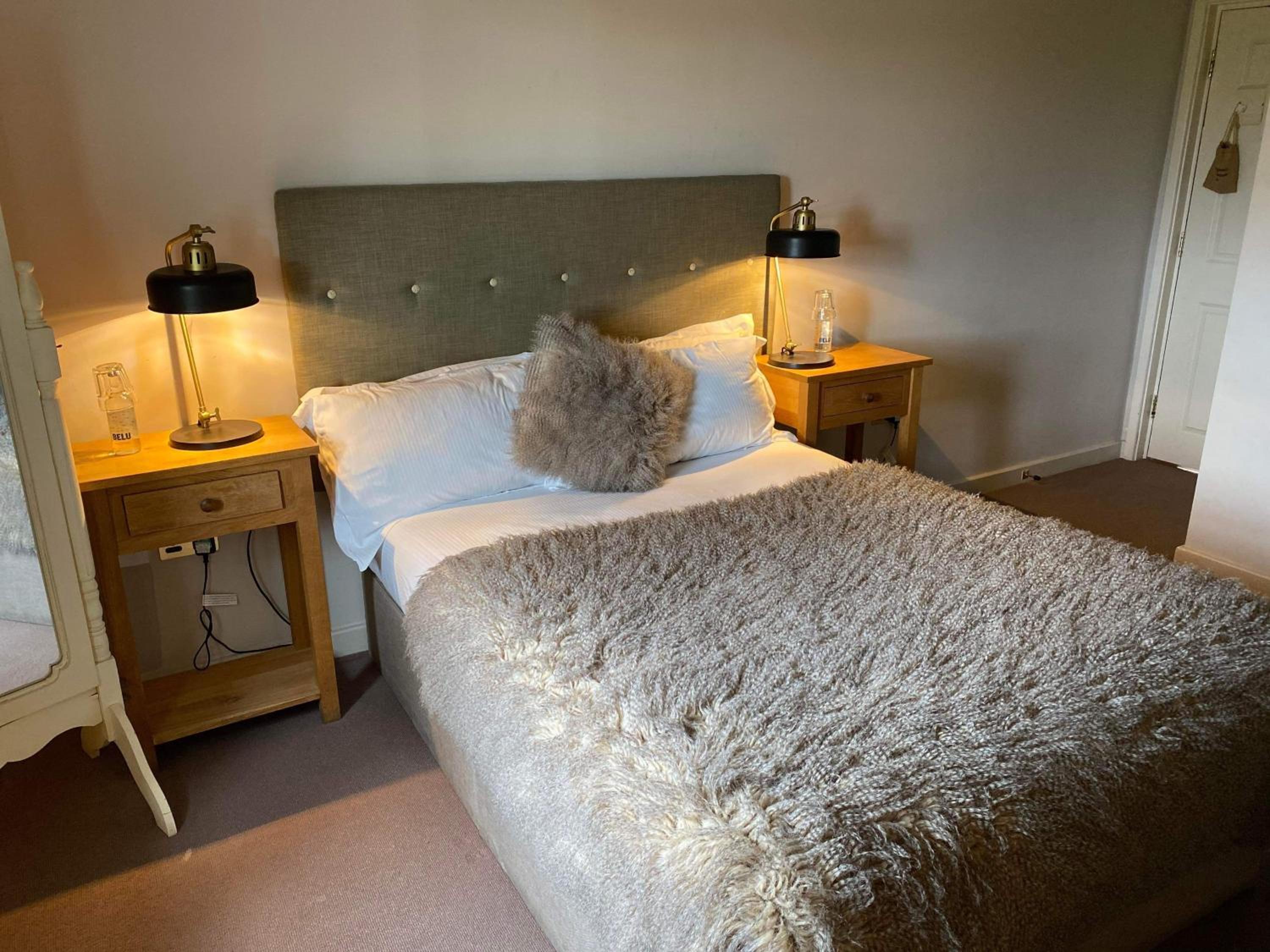 Small Double Room - Photo 1