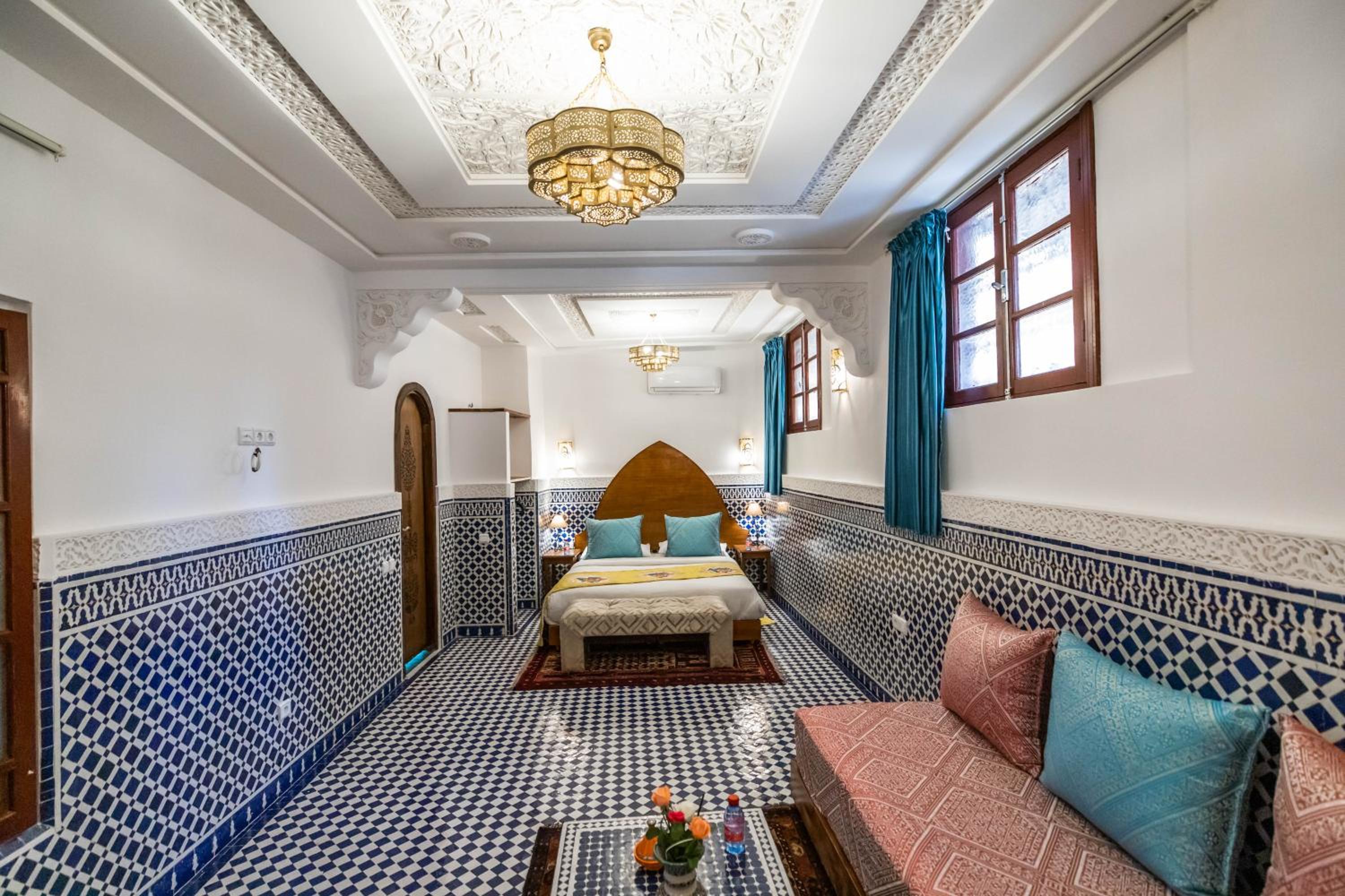 Deluxe Junior Suite - Photo 8