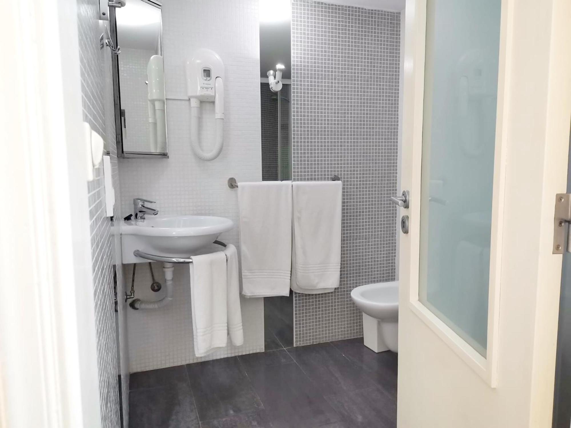 Two-Bedroom Apartment with Terrace - Photo 26