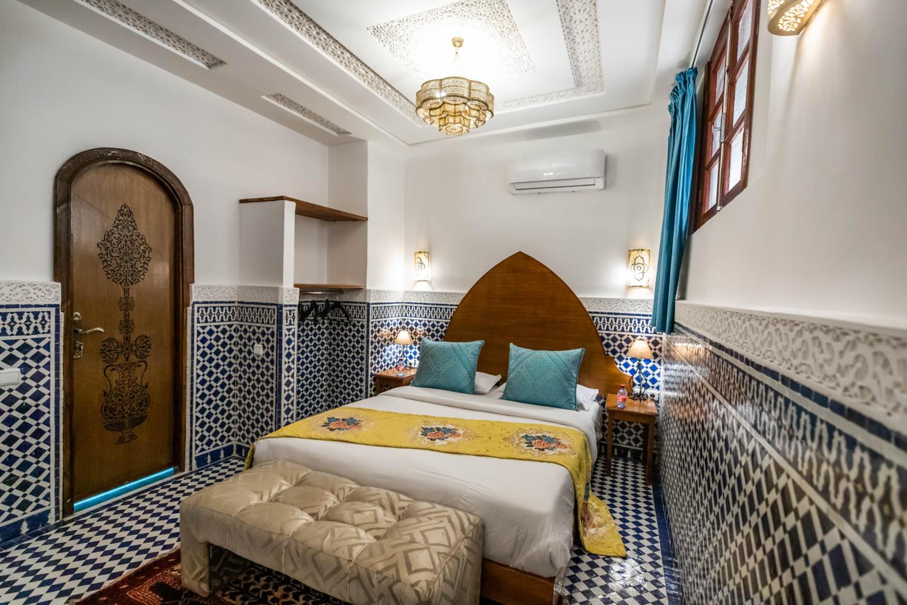 Deluxe Junior Suite - Photo 11