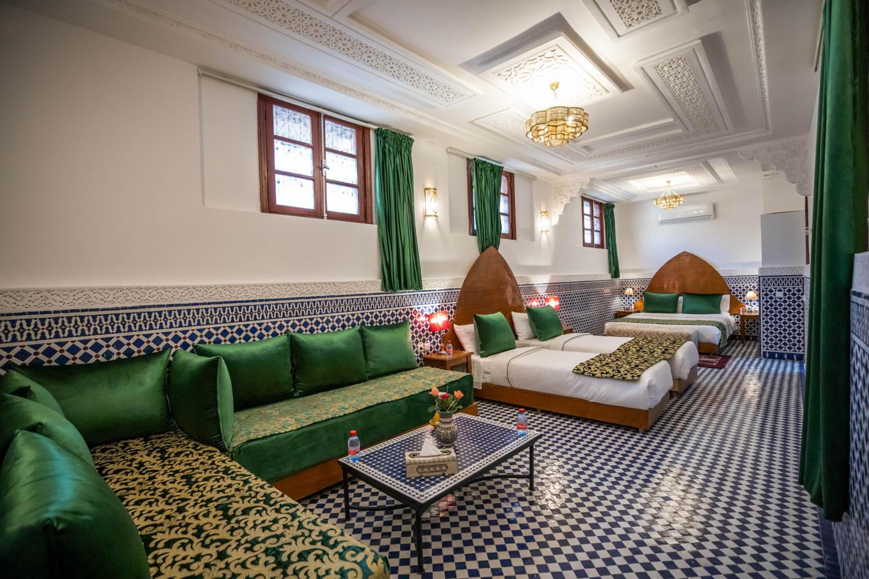 Deluxe Family Suite - Photo 2