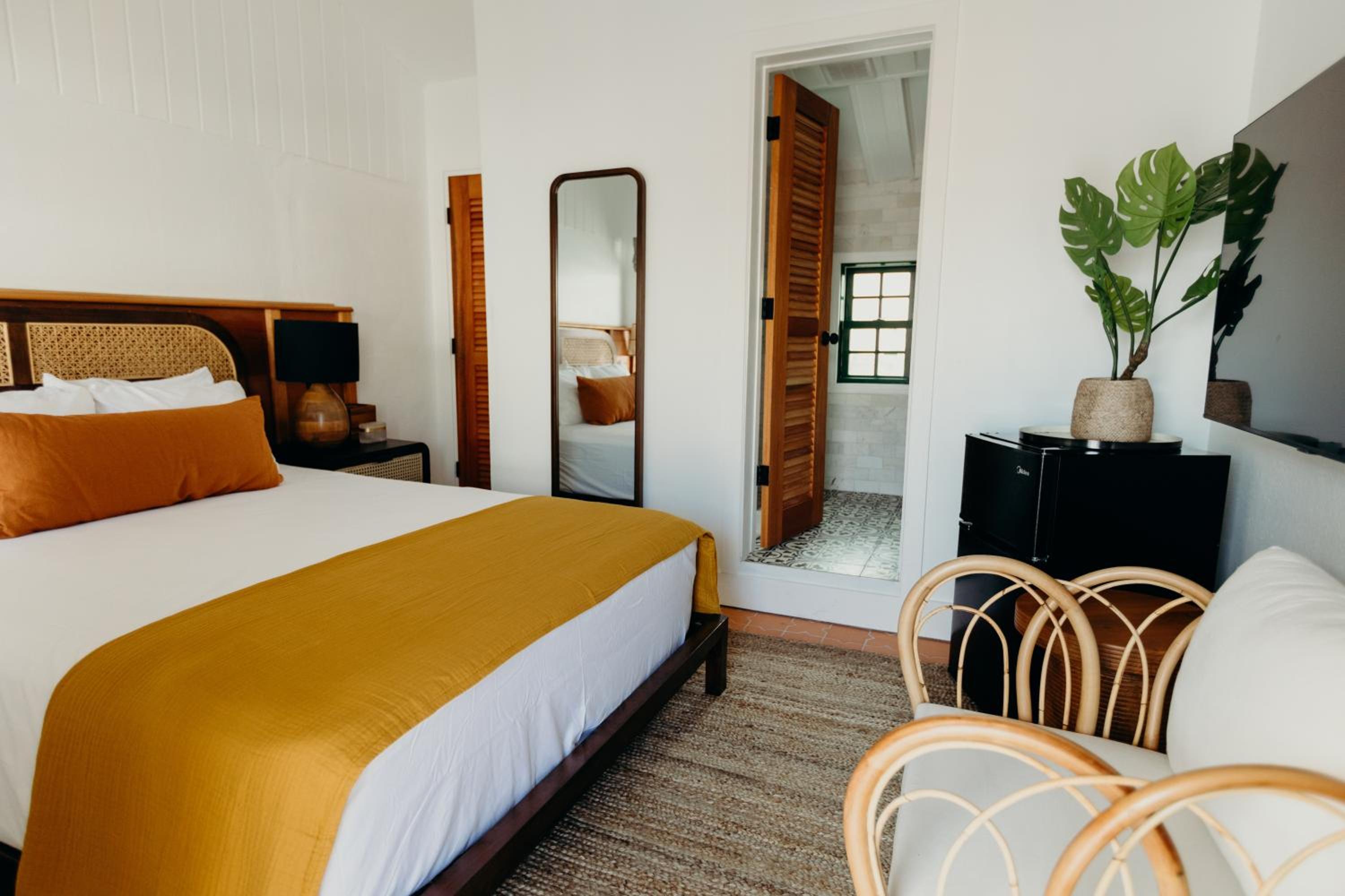 Standard Single Room, 1 Queen Bed