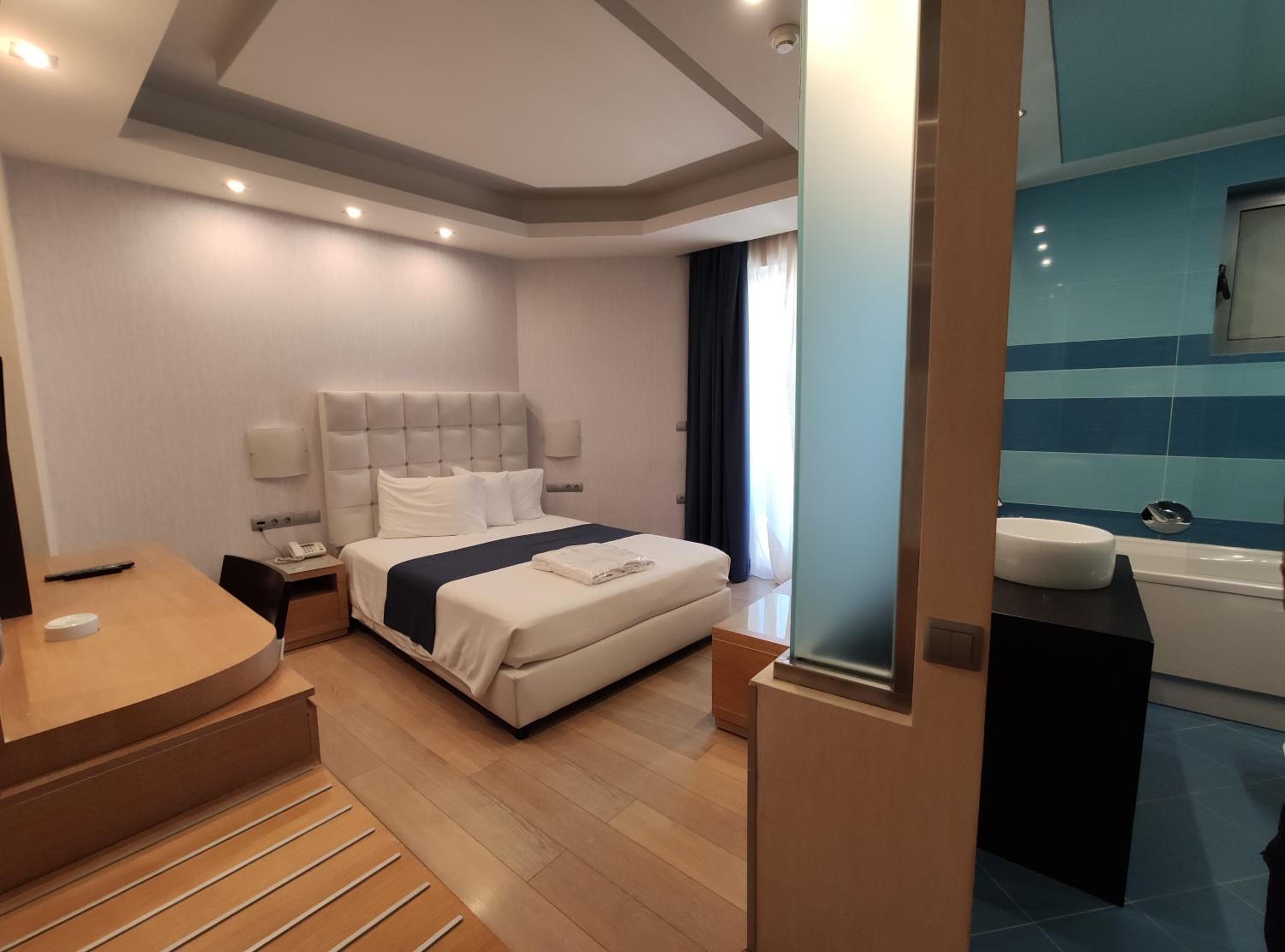 Standard Room with Mountain View - Photo 6