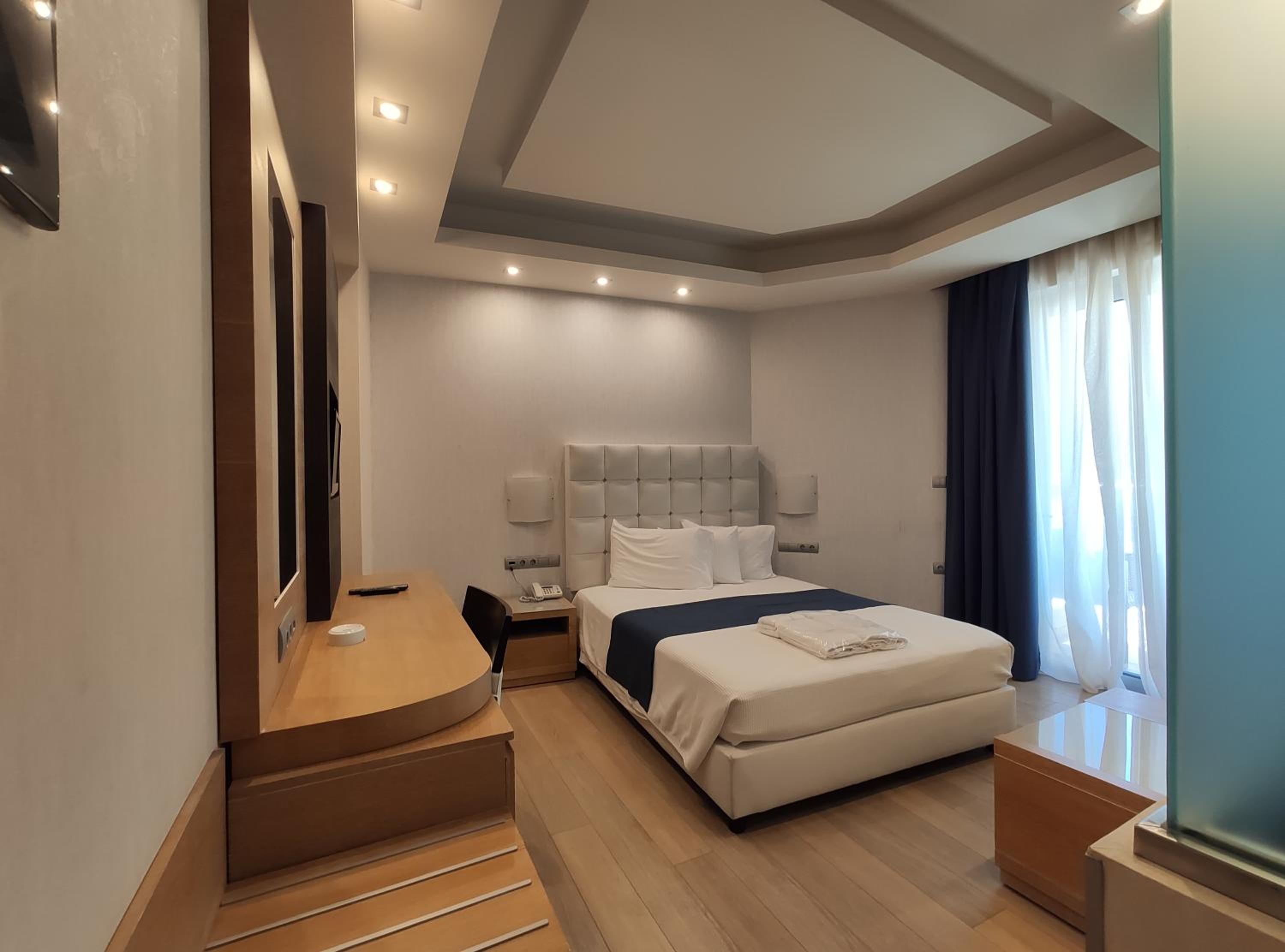 Standard Room with Mountain View - Photo 2