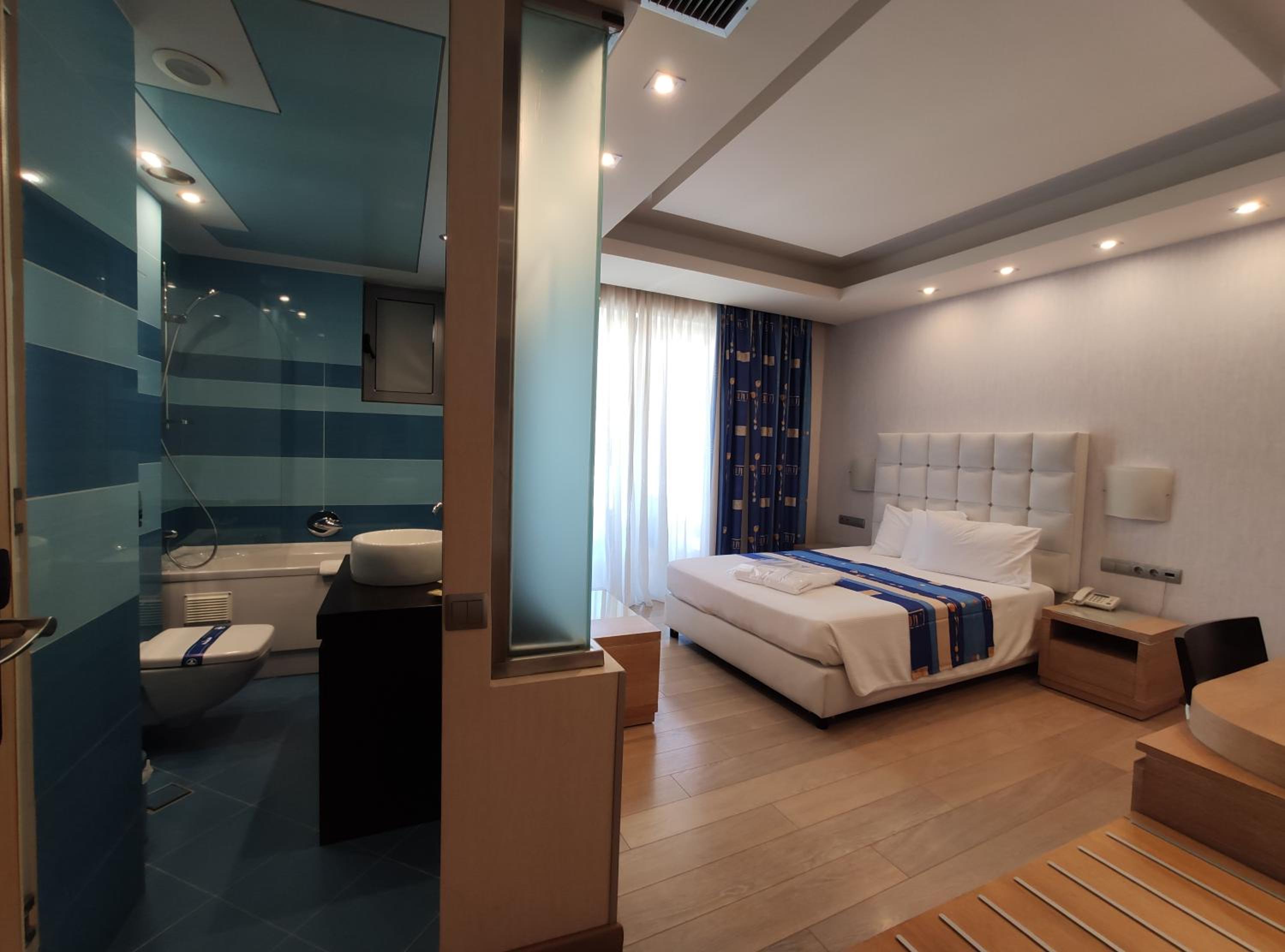 Standard Room with Mountain View - Photo 7