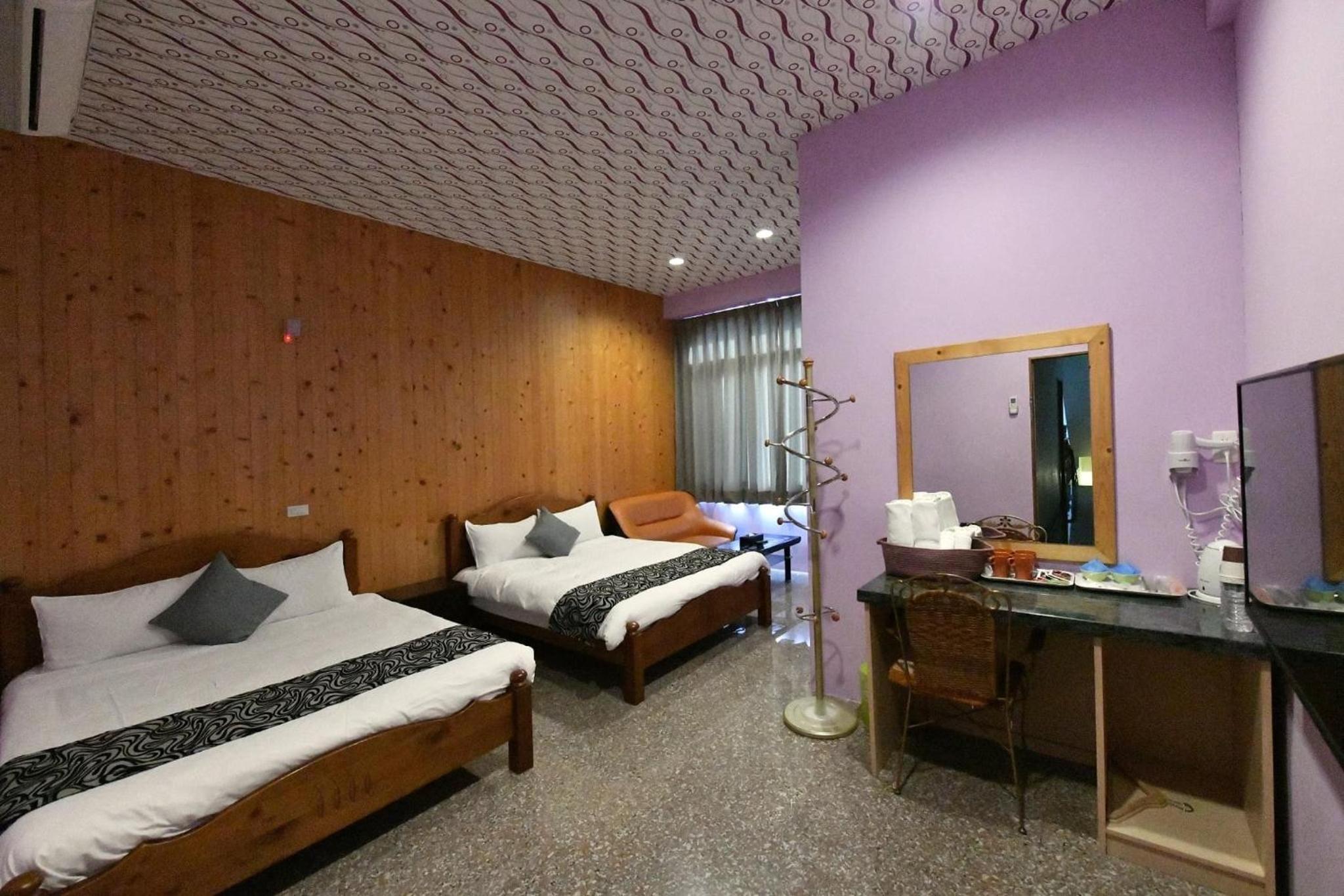 Quadruple Room with Private Bathroom