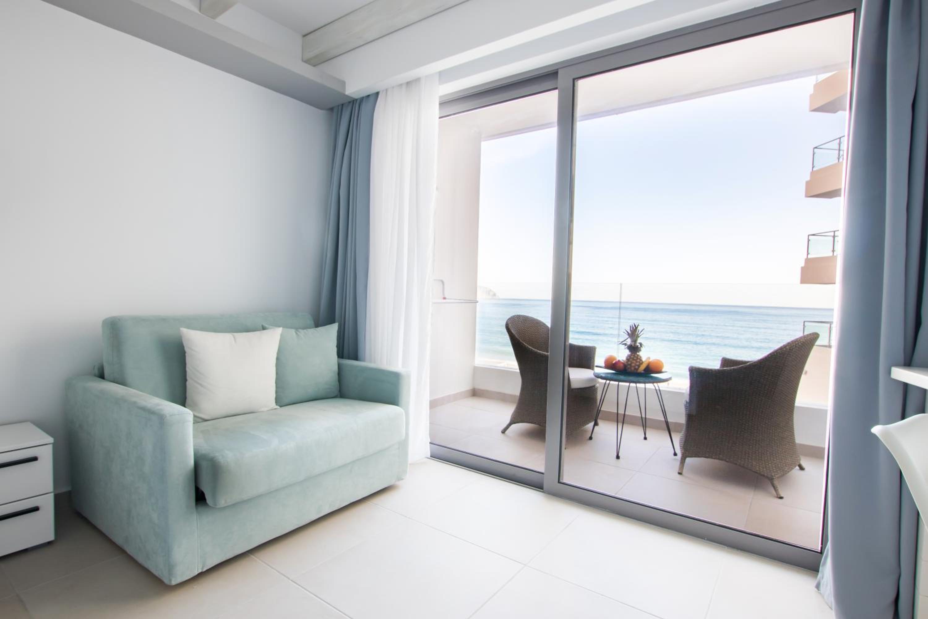 Superior Room with Sea View - Photo 8