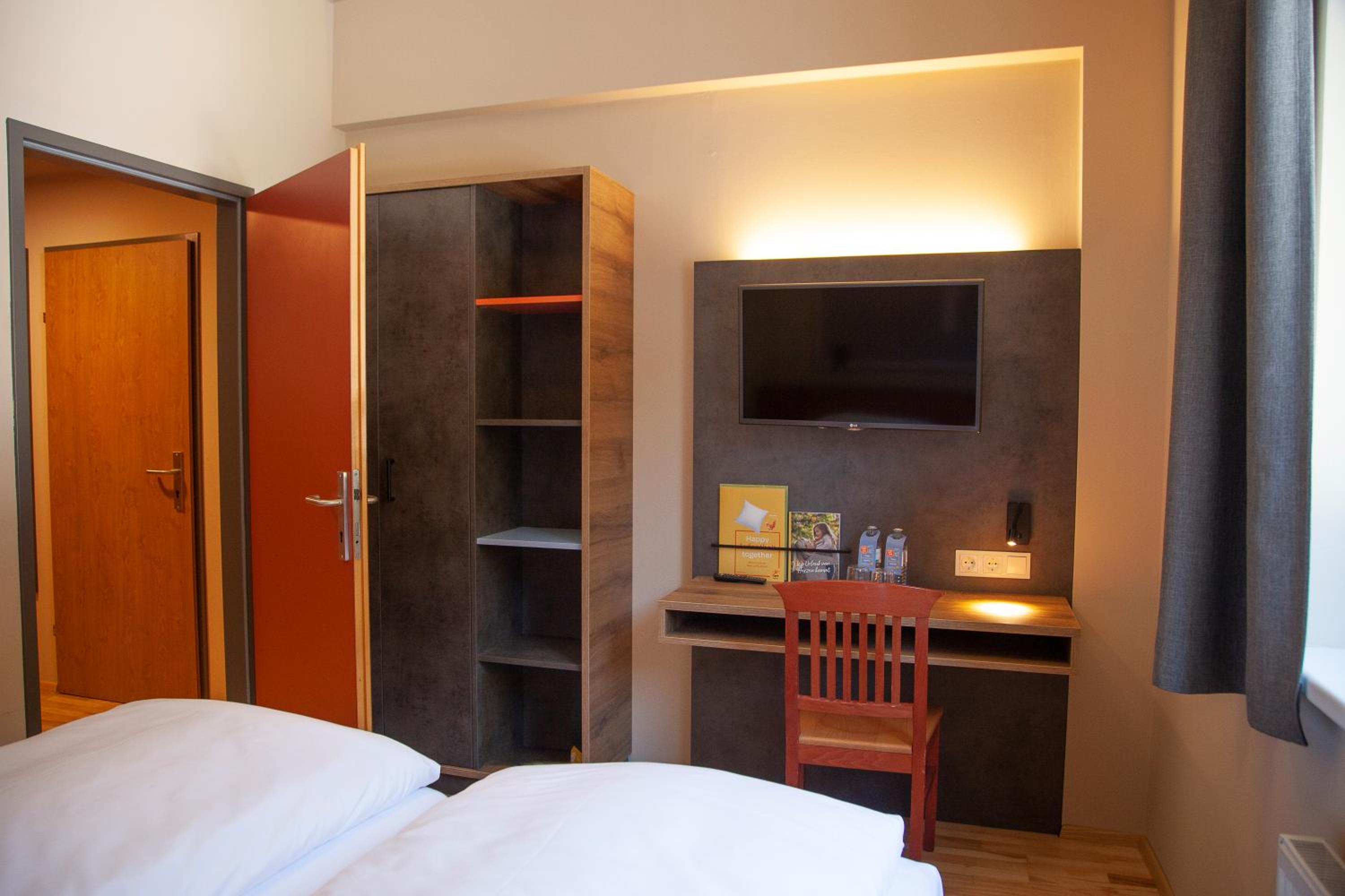 Double Room - Photo 5