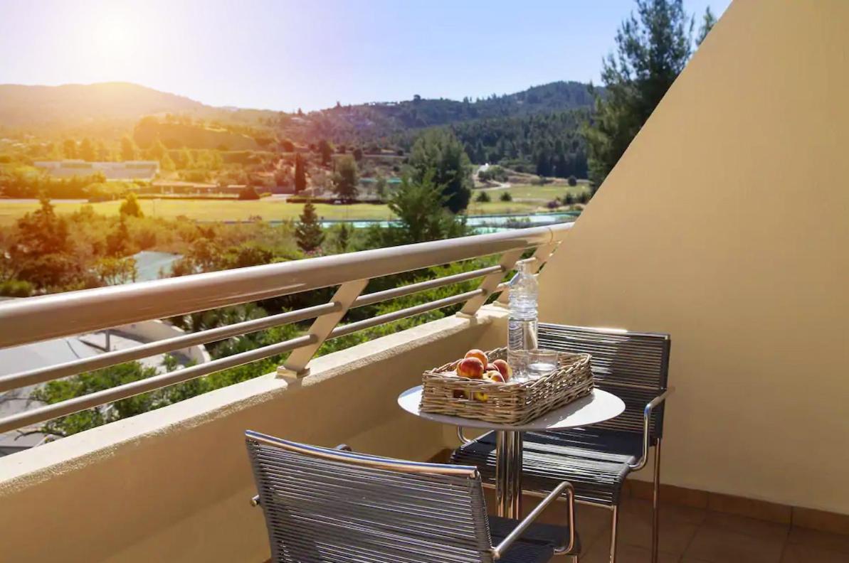 Double Room with Golf View - Photo 2