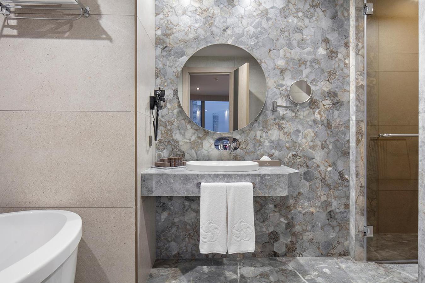 Corner Suite photo 2