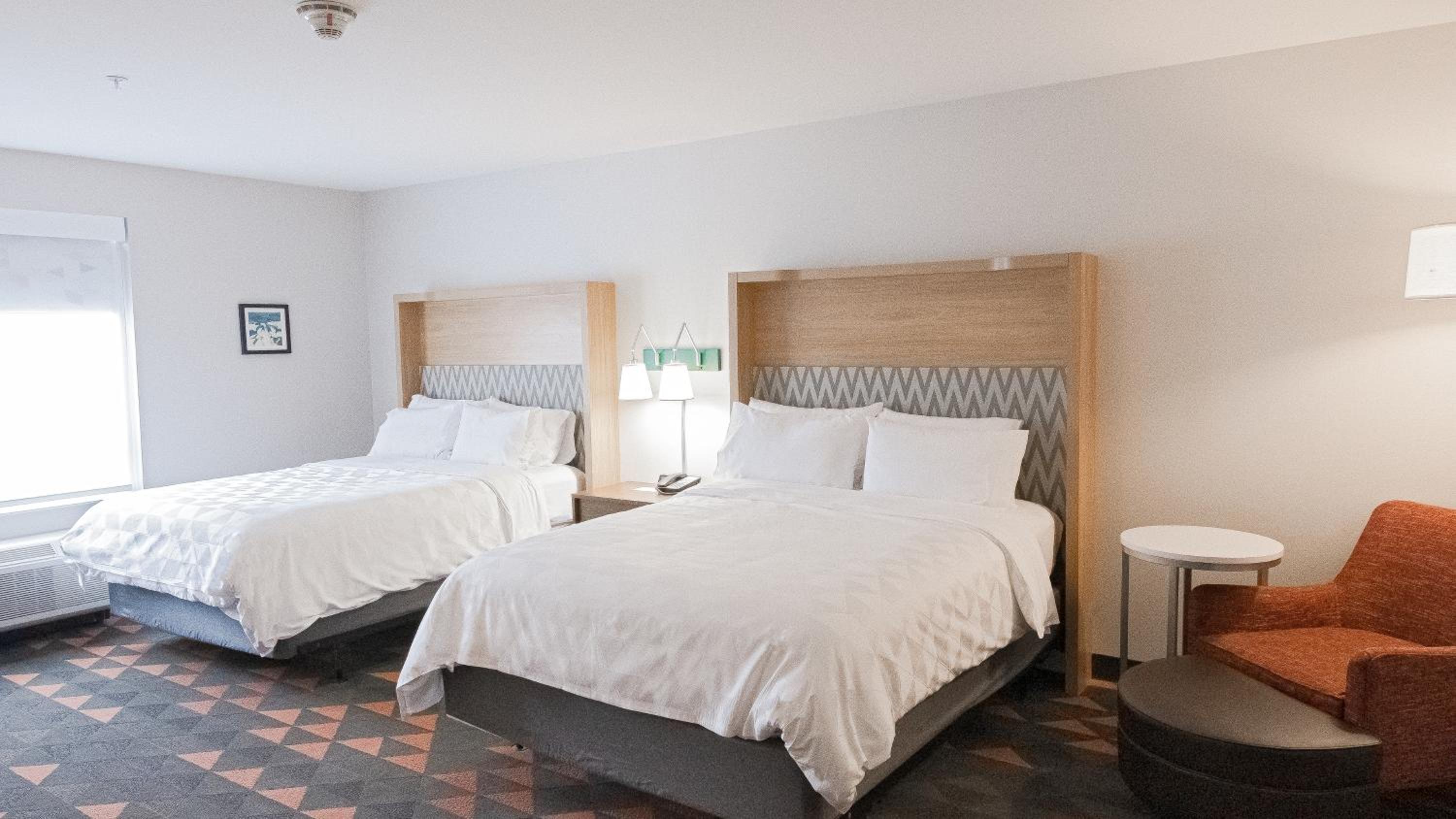 Queen Room with Two Queen Beds Hearing Accessible with Roll-In Shower - Non-Smoking