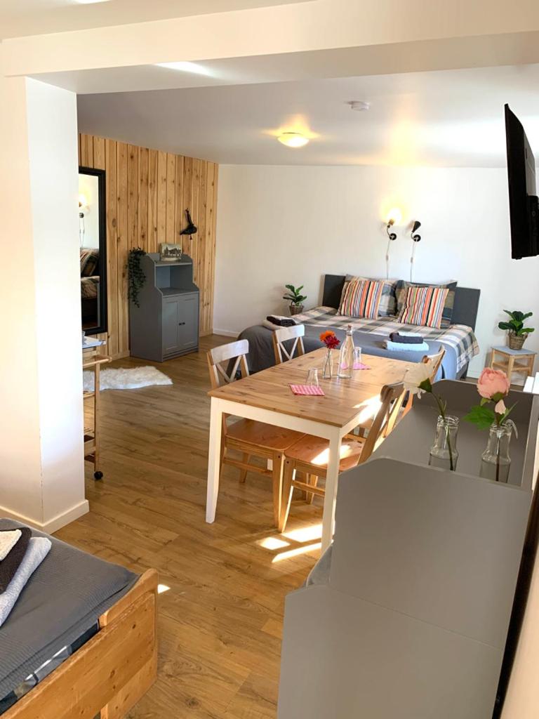 Family Room with Private Bathroom photo 2