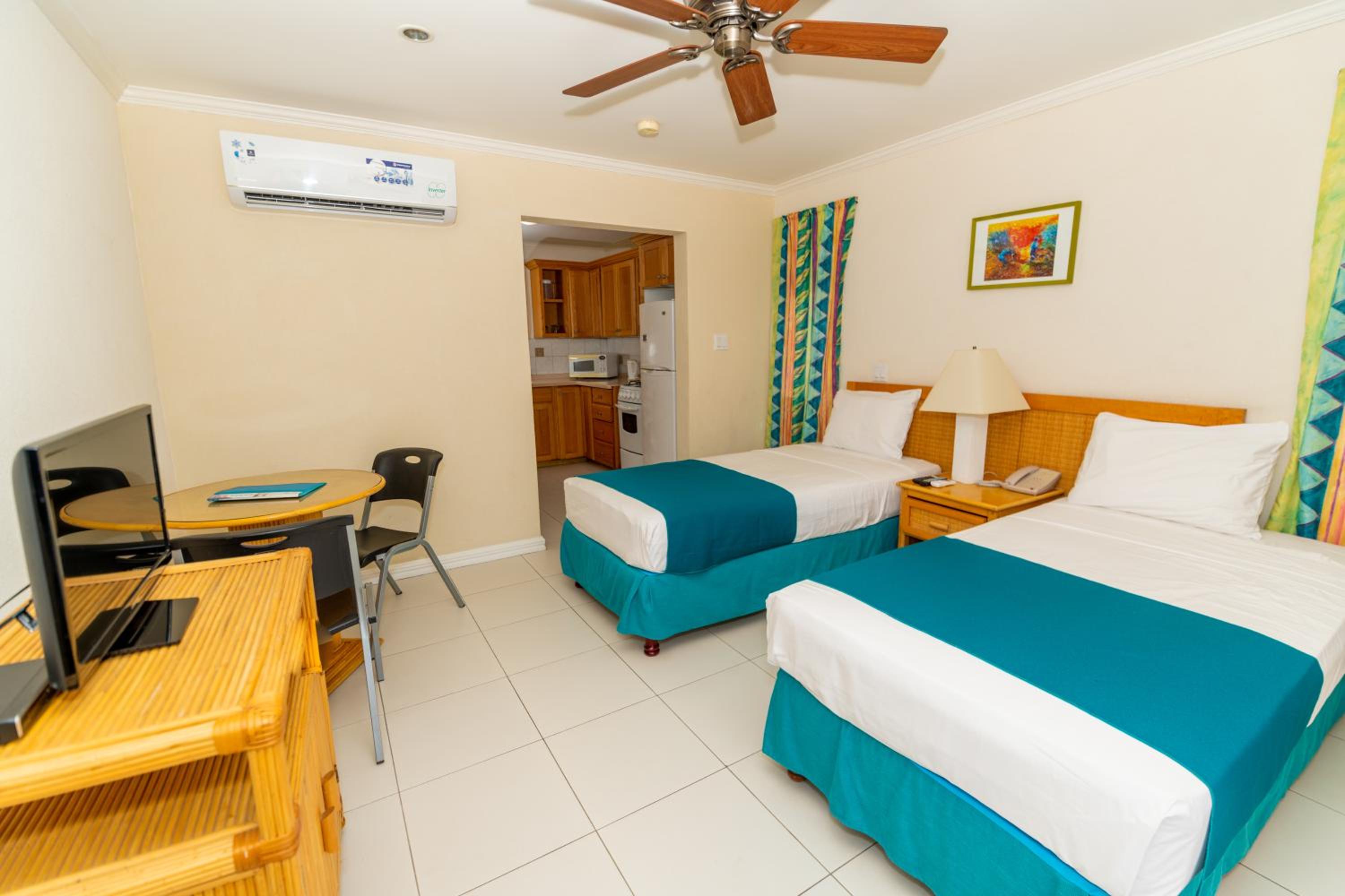 Studio with Two Twin Beds with Air Conditioning photo 2