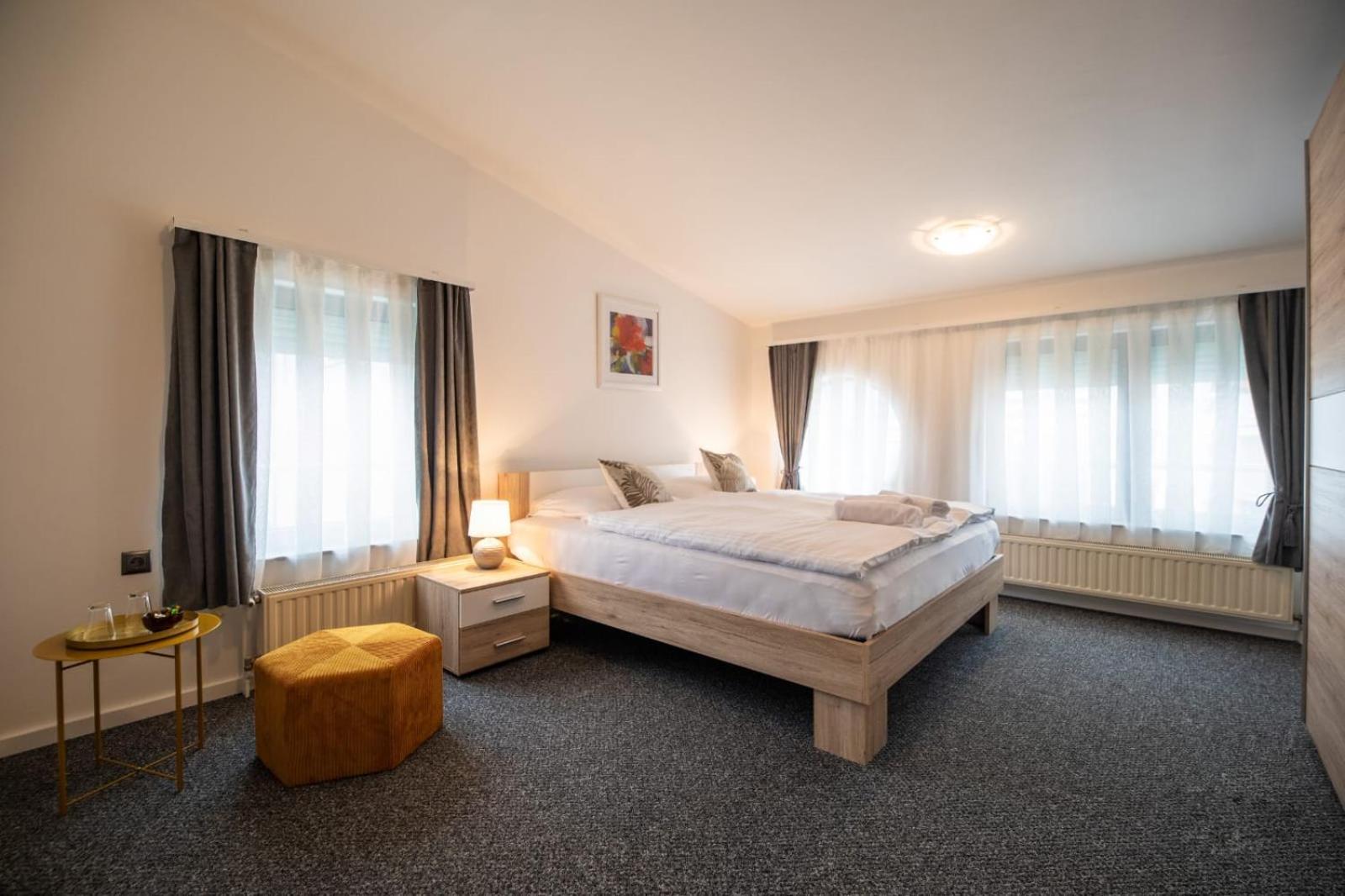 Deluxe Double Room with Shower