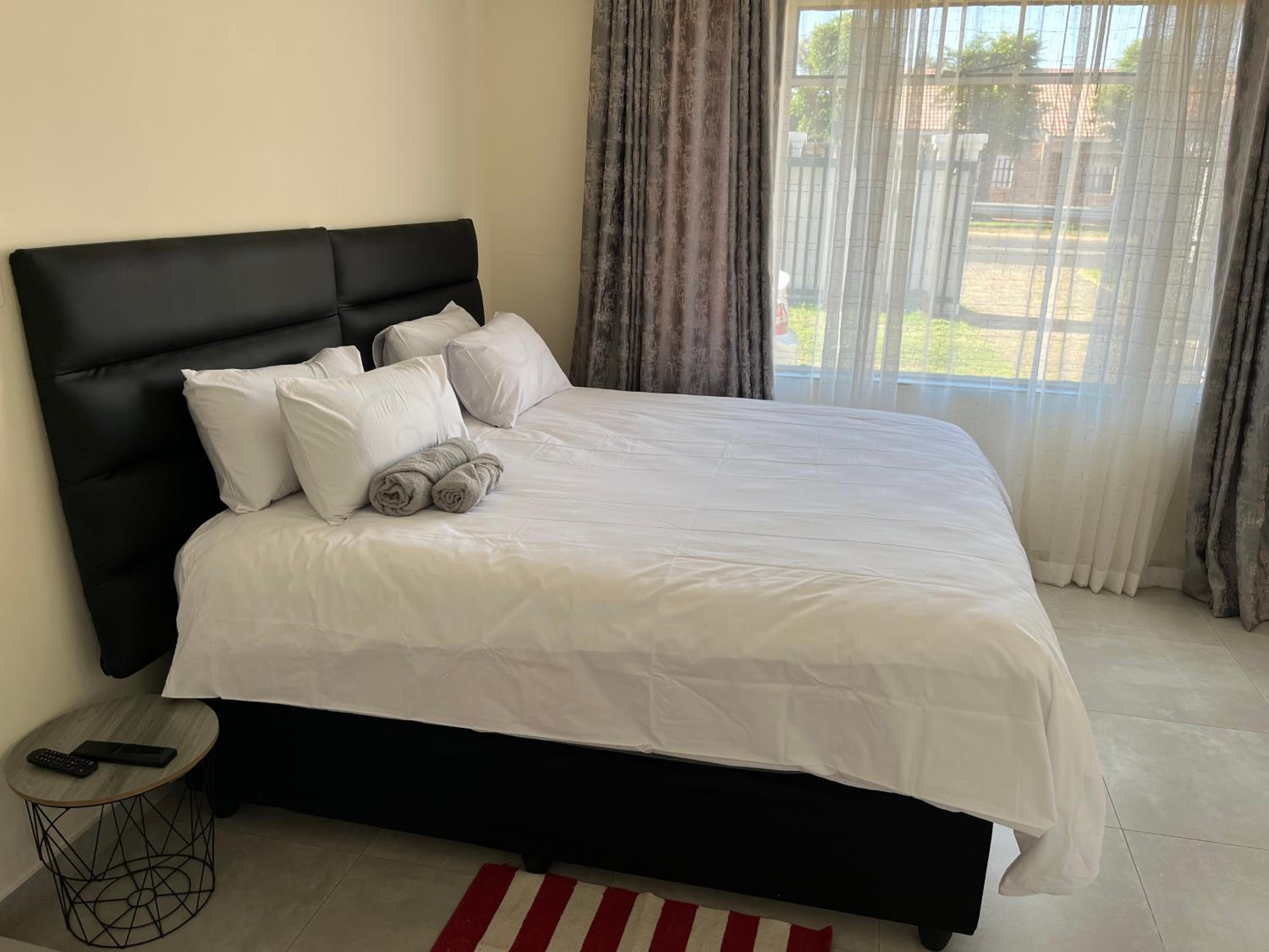 Four-Bedroom House - Photo 7