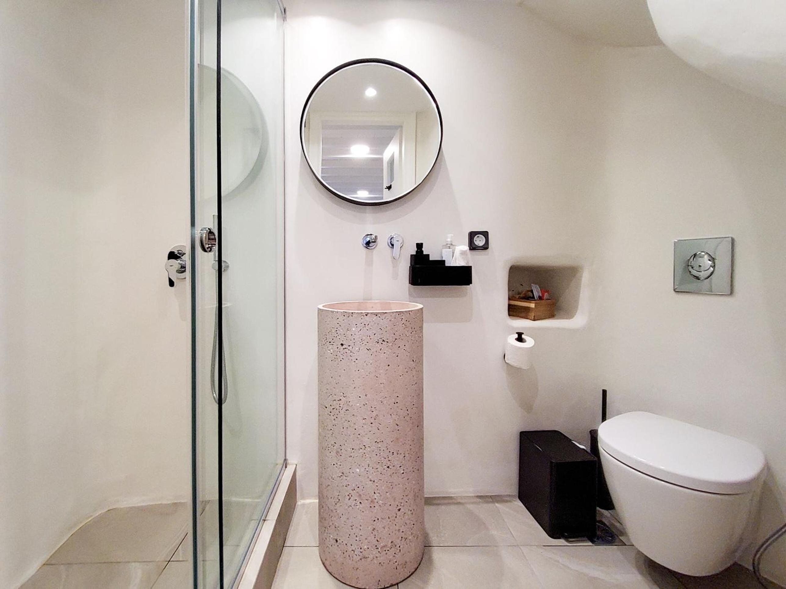 One-Bedroom Apartment - Photo 18