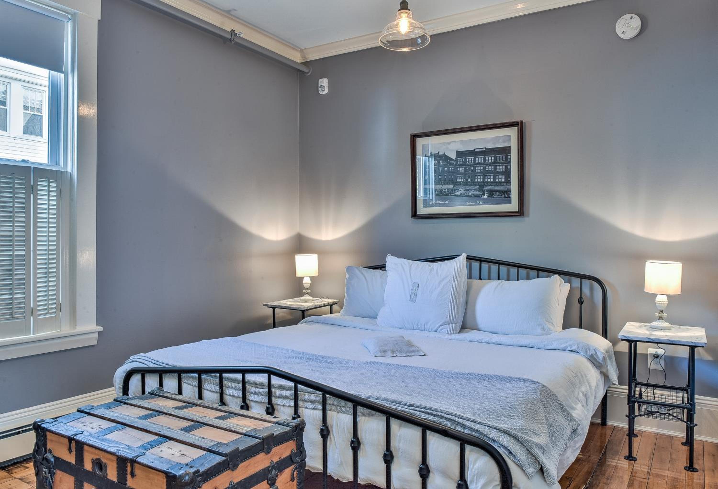 Deluxe King Room - Photo 1